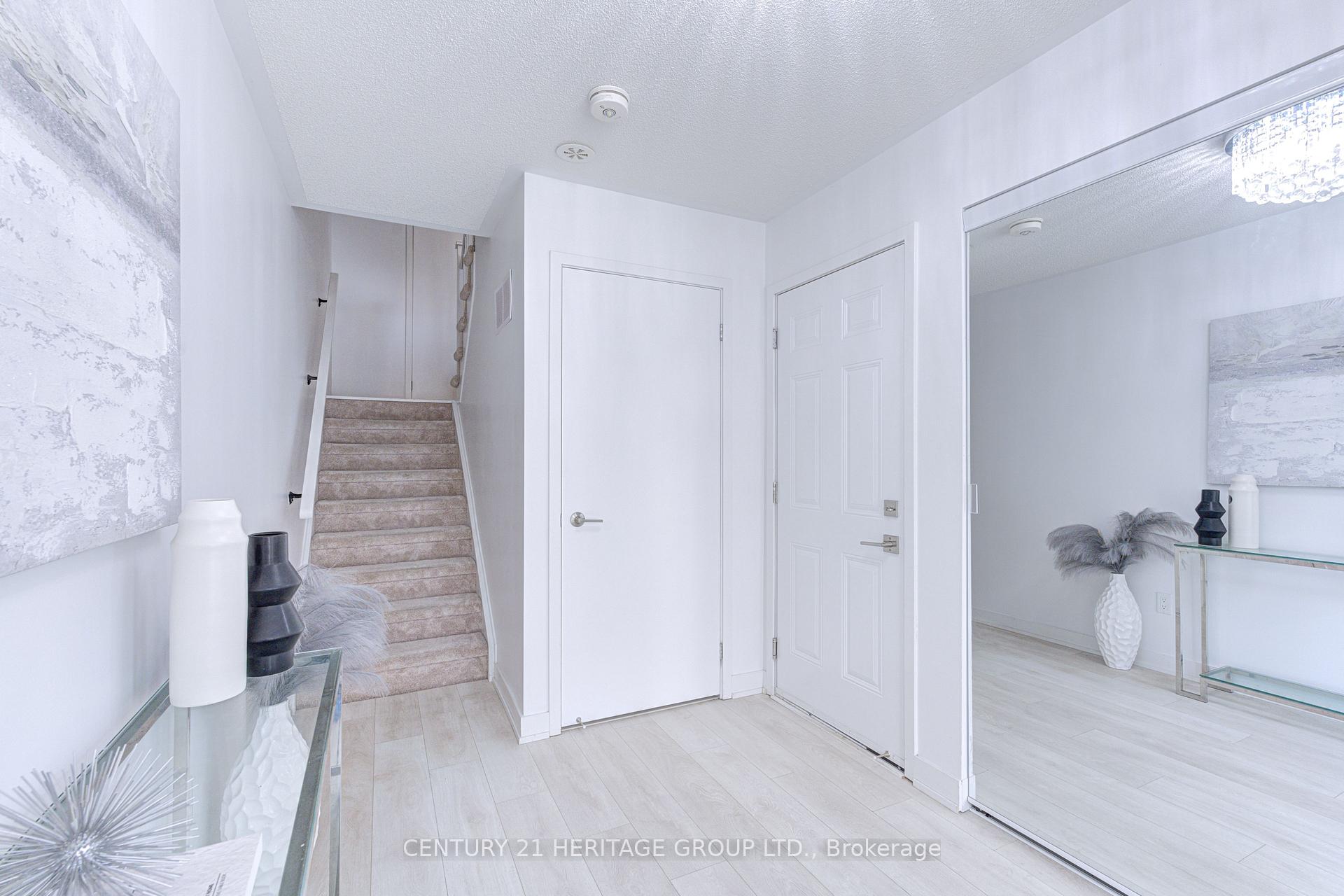 Photo 4 of Unit 38, 1121 Cooke Boulevard, Burlington, LaSalle — HOMEH