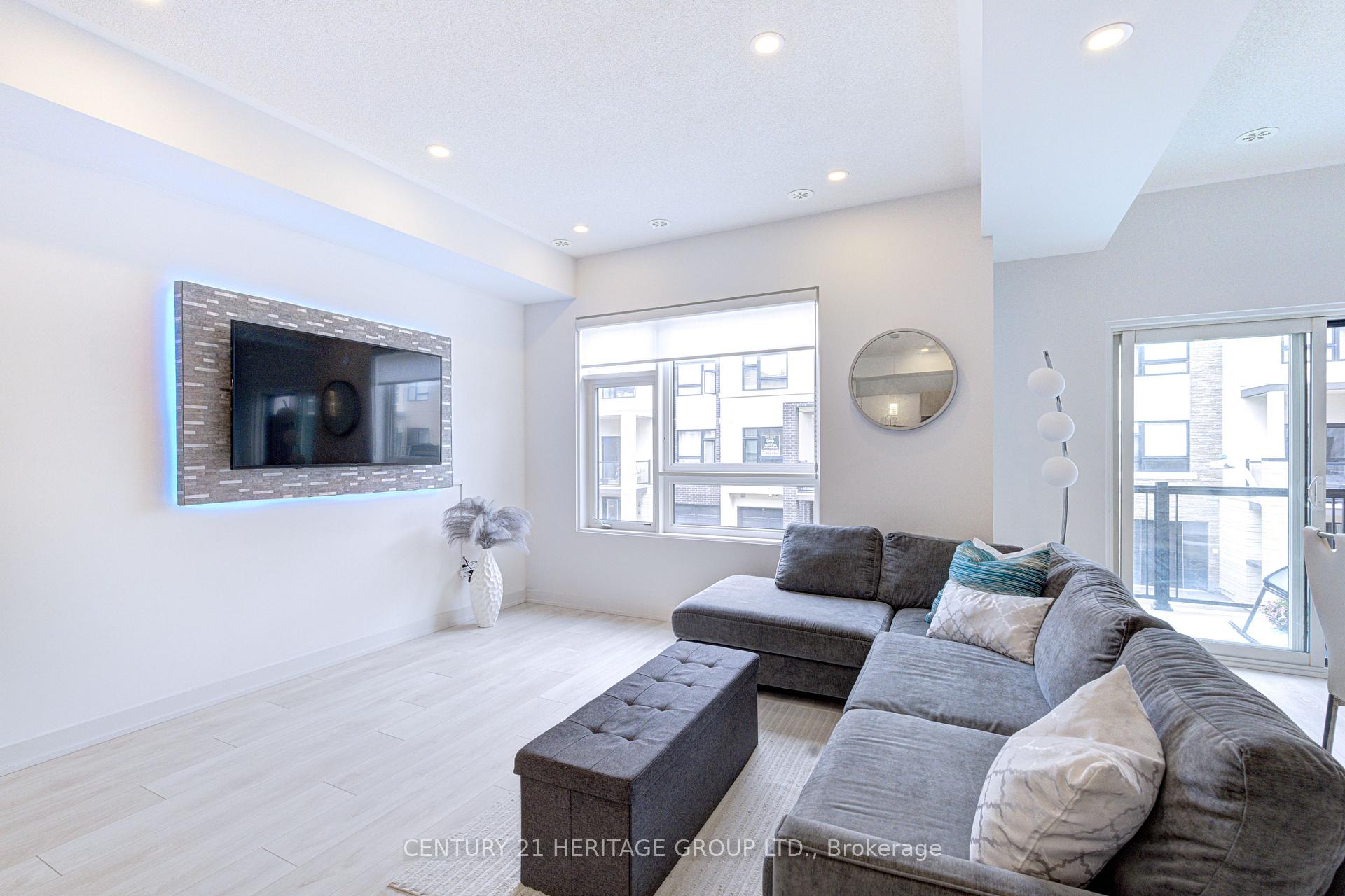 Photo 5 of Unit 38, 1121 Cooke Boulevard, Burlington, LaSalle — HOMEH