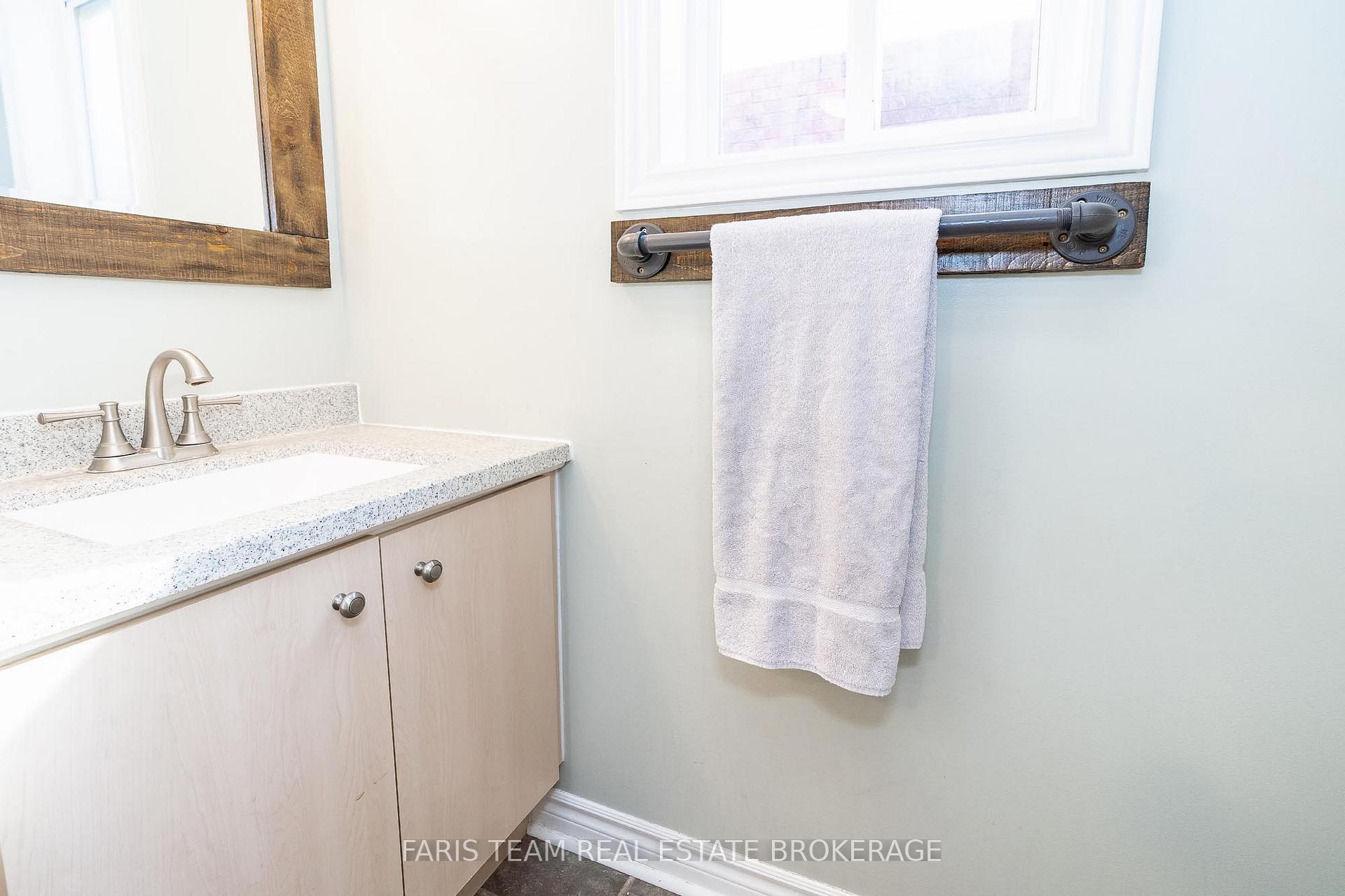 Photo 20 of 63 Jagges Drive, Barrie, Edgehill Drive — HOMEH