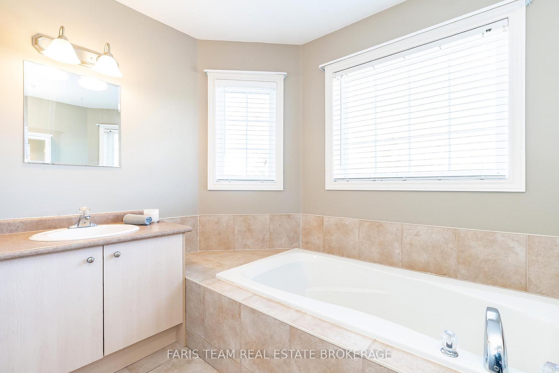 Photo 25 of 63 Jagges Drive, Barrie, Edgehill Drive — HOMEH