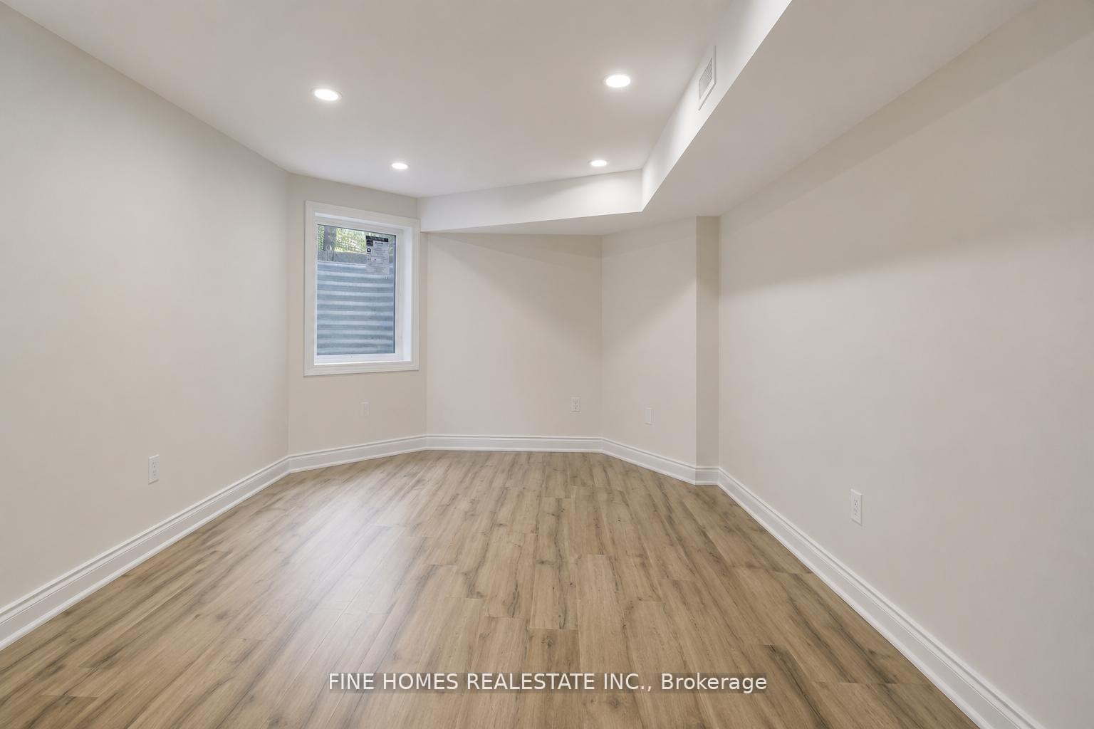 Photo 5 of Unit Lower, 132 Purcell Crescent, Vaughan, Maple — HOMEH