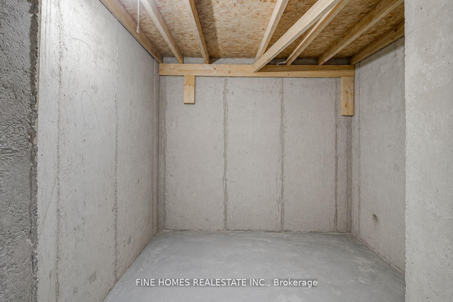 Photo 12 of Unit Lower, 132 Purcell Crescent, Vaughan, Maple — HOMEH