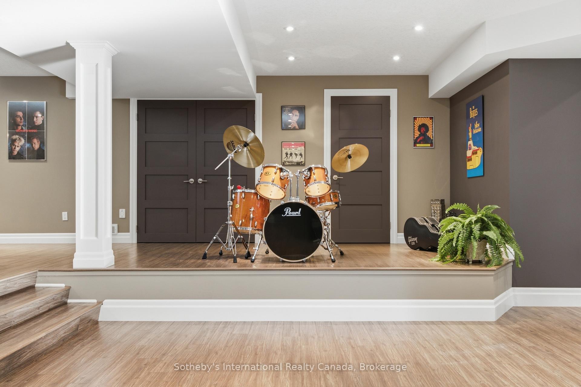 Photo 29 of 28 Deer Ridge Crescent, Kitchener, Pioneer Tower West — HOMEH