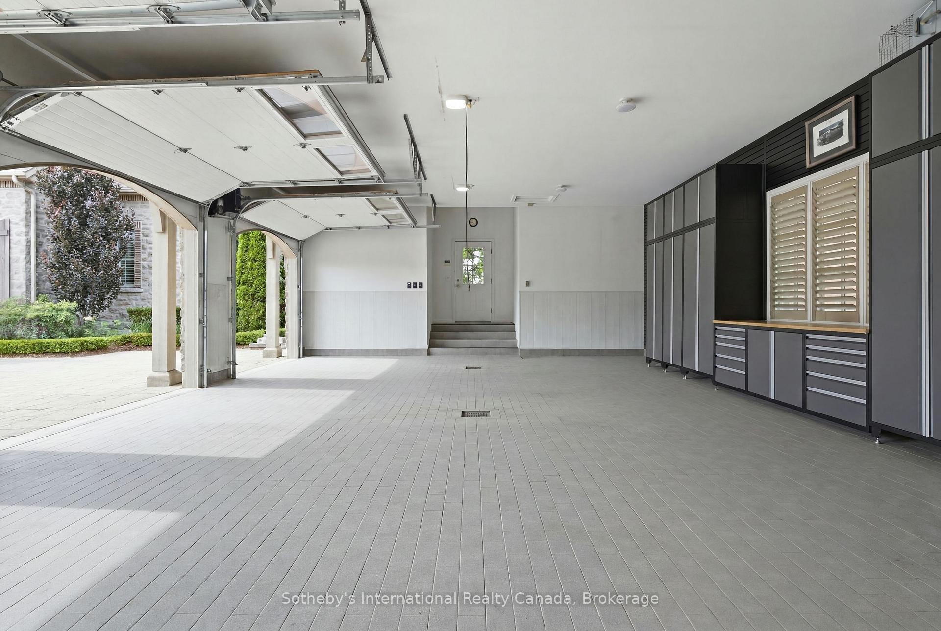 Photo 34 of 28 Deer Ridge Crescent, Kitchener, Pioneer Tower West — HOMEH