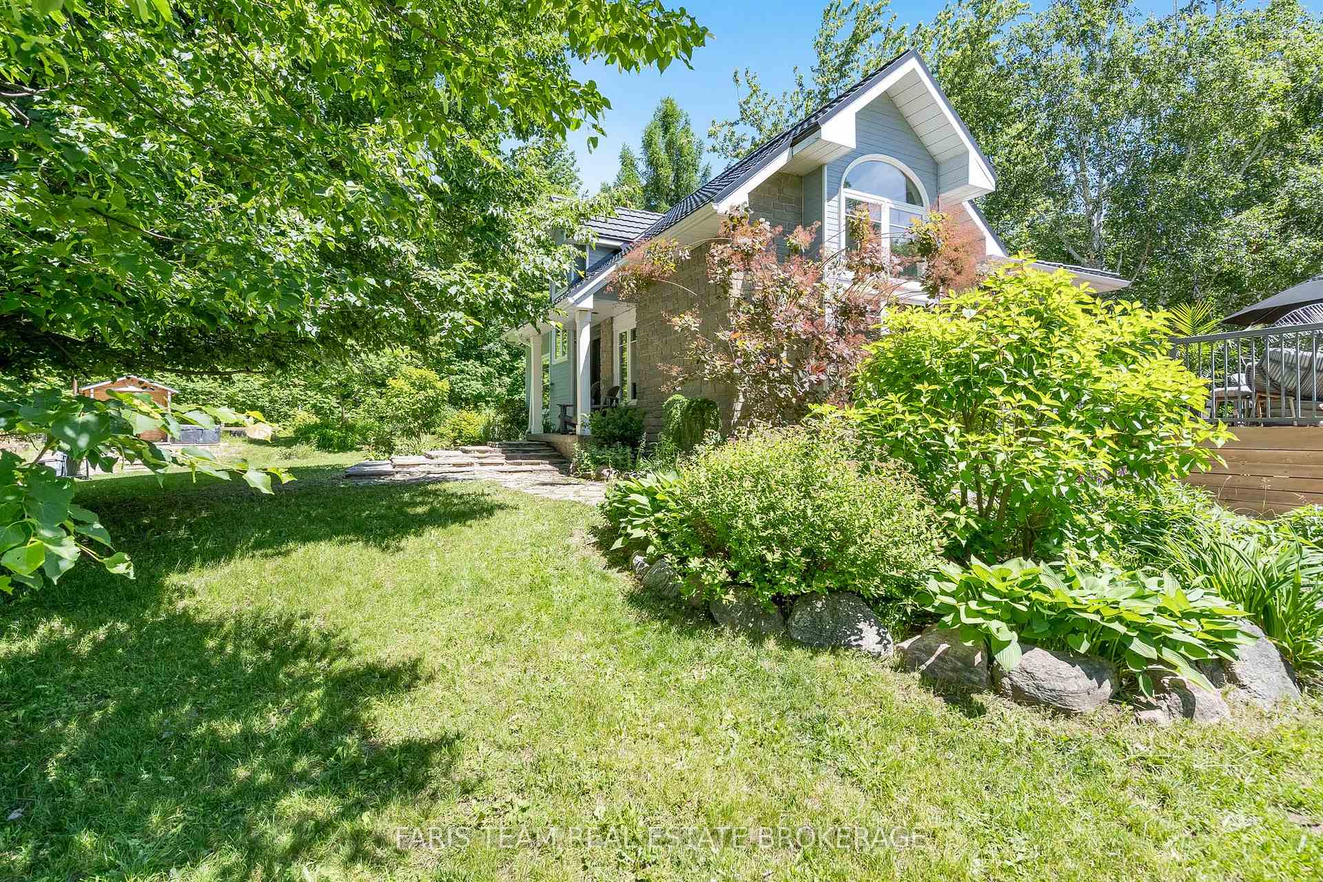 Photo 4 of 2268 Flos Road 10 E, Springwater, Rural Springwater — HOMEH