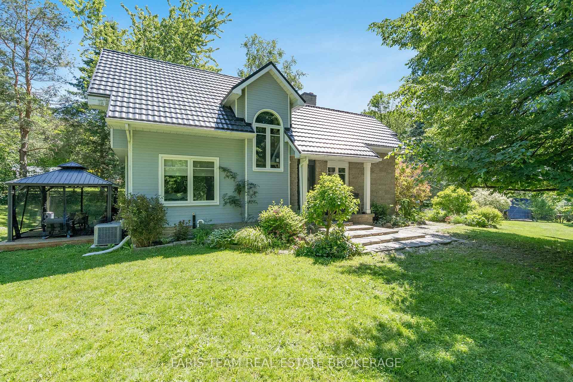 Photo 5 of 2268 Flos Road 10 E, Springwater, Rural Springwater — HOMEH
