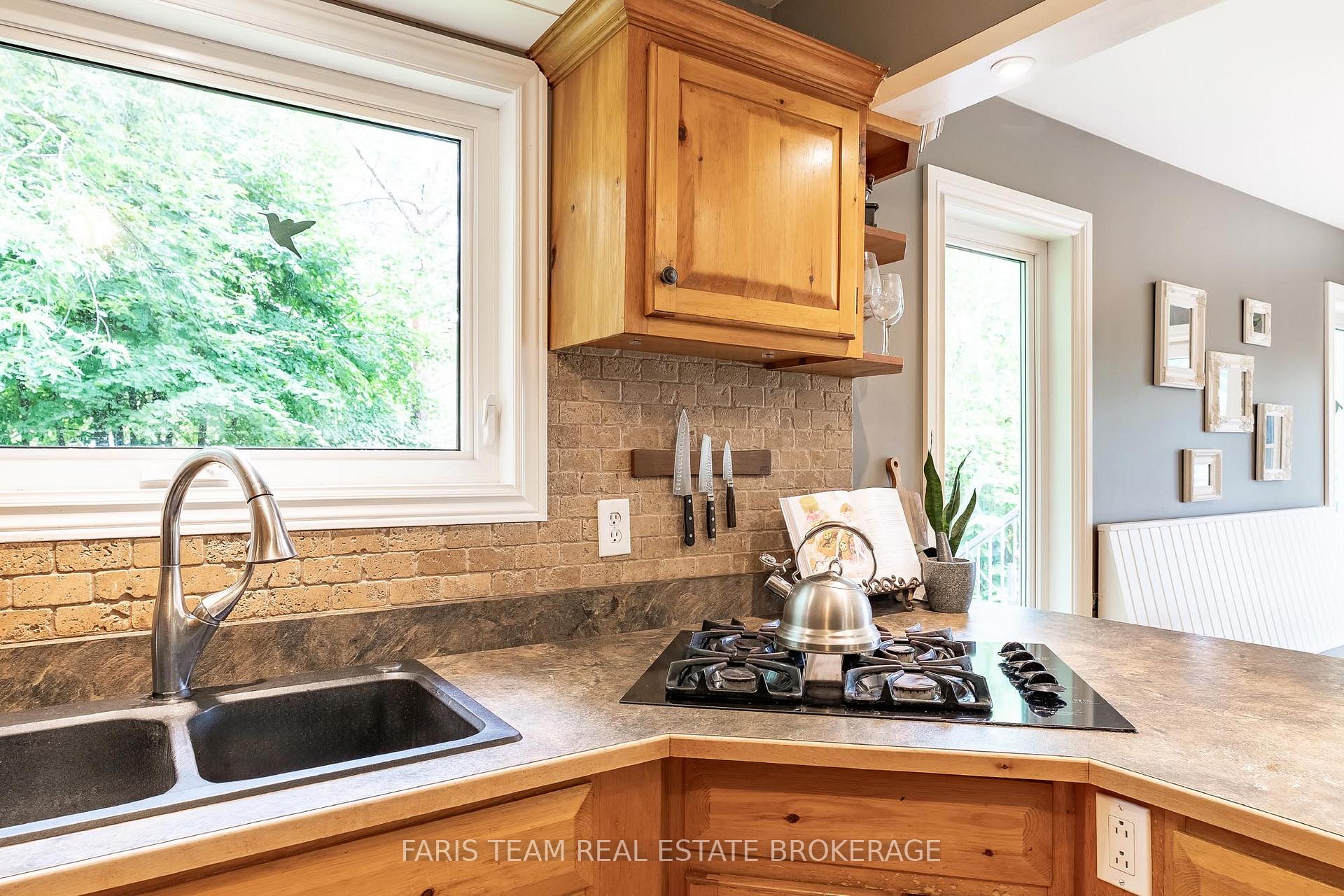 Photo 9 of 2268 Flos Road 10 E, Springwater, Rural Springwater — HOMEH