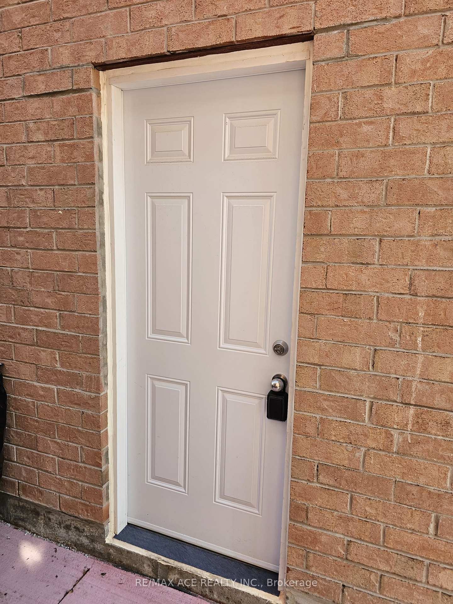 Photo 3 of Unit Bsmt, 49 Wharnsby Drive, Scarborough, Rouge — HOMEH
