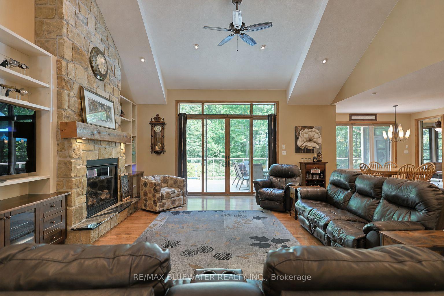 Photo 3 of 9956 Pinetree Crescent, Lambton Shores, Grand Bend — HOMEH
