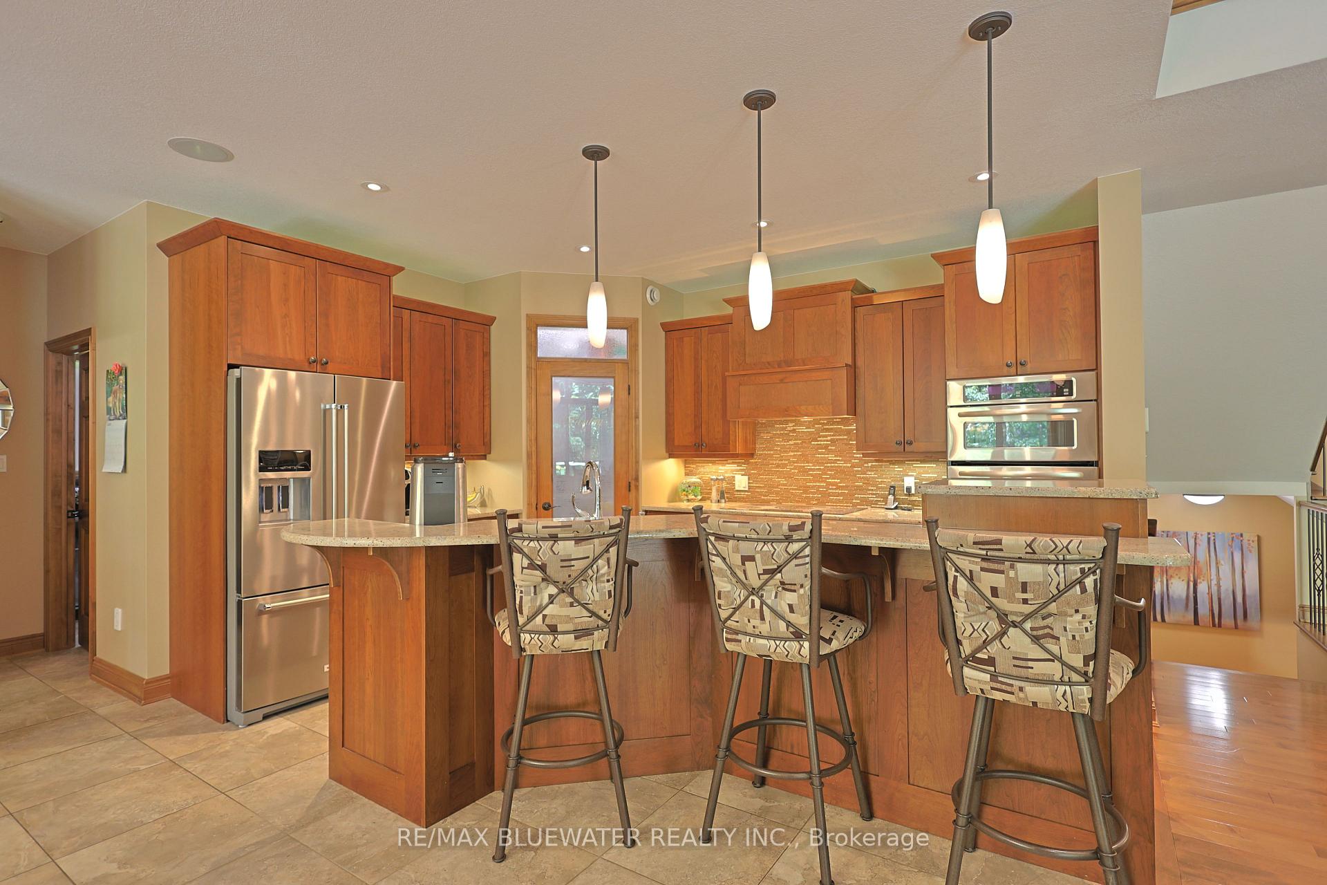 Photo 4 of 9956 Pinetree Crescent, Lambton Shores, Grand Bend — HOMEH