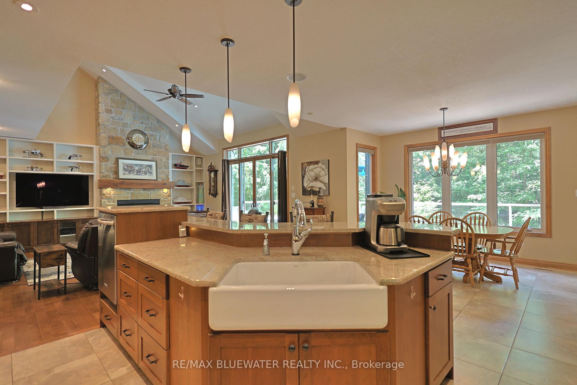 Photo 19 of 9956 Pinetree Crescent, Lambton Shores, Grand Bend — HOMEH