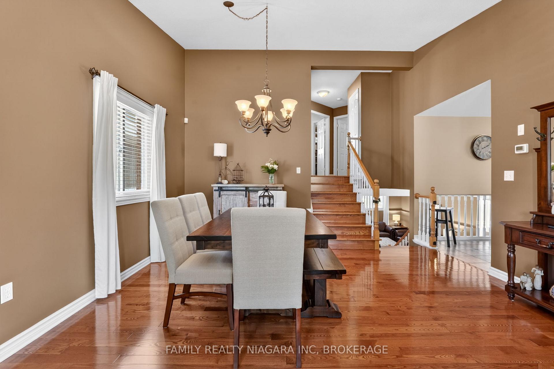 Photo 7 of 7558 Canterbury Crescent, Niagara Falls, Mt. Carmel — HOMEH