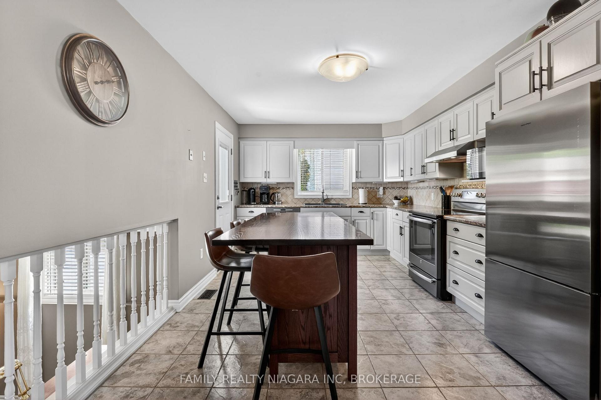 Photo 10 of 7558 Canterbury Crescent, Niagara Falls, Mt. Carmel — HOMEH