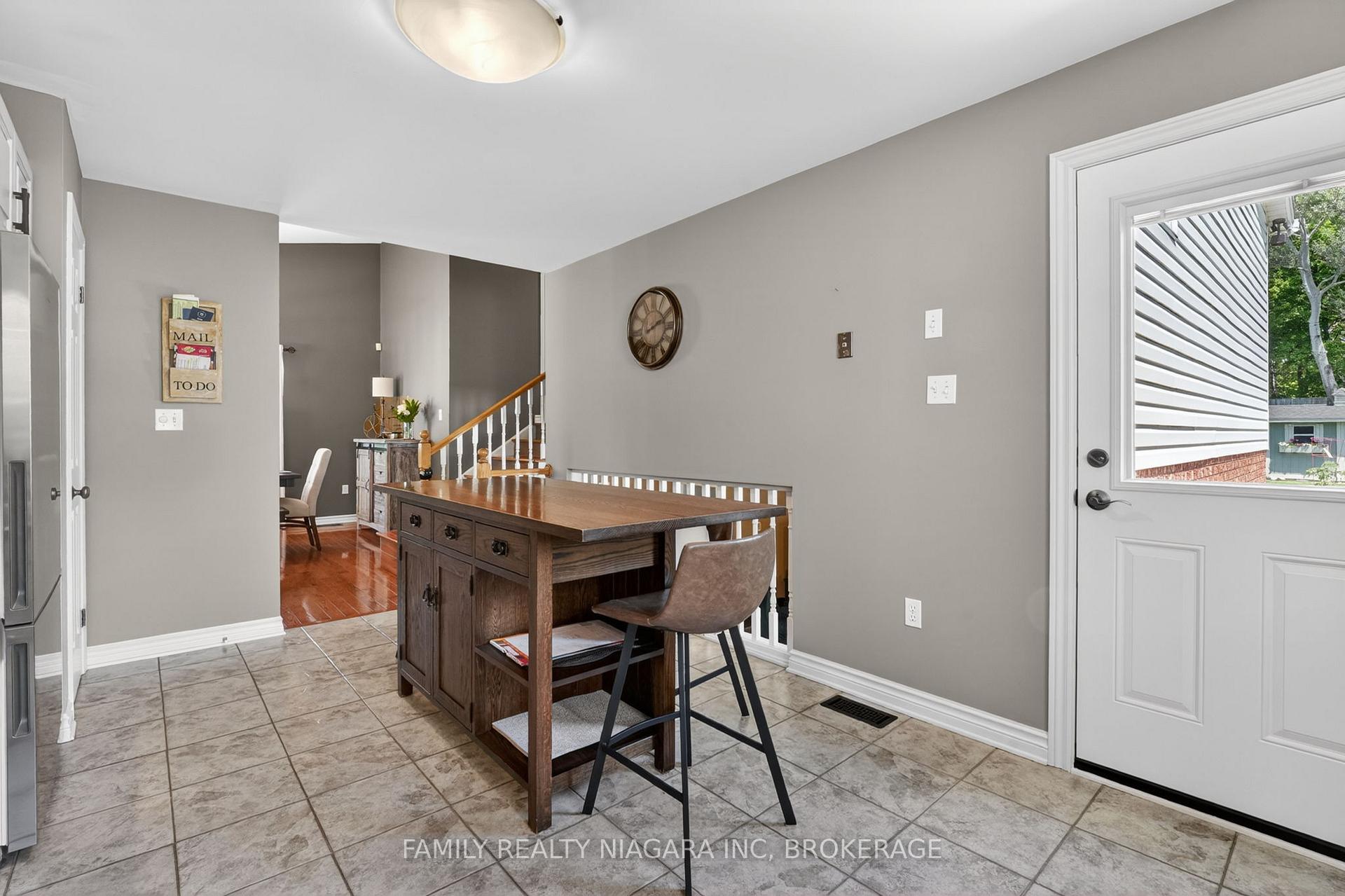 Photo 14 of 7558 Canterbury Crescent, Niagara Falls, Mt. Carmel — HOMEH