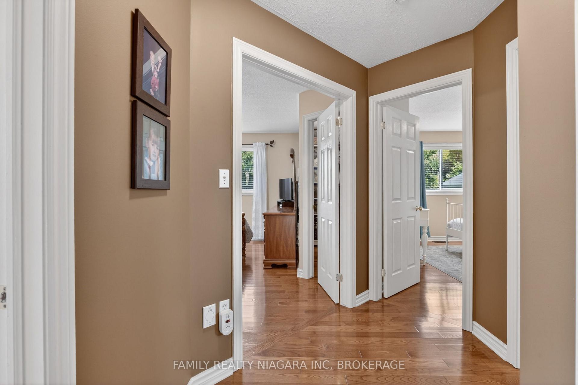 Photo 15 of 7558 Canterbury Crescent, Niagara Falls, Mt. Carmel — HOMEH