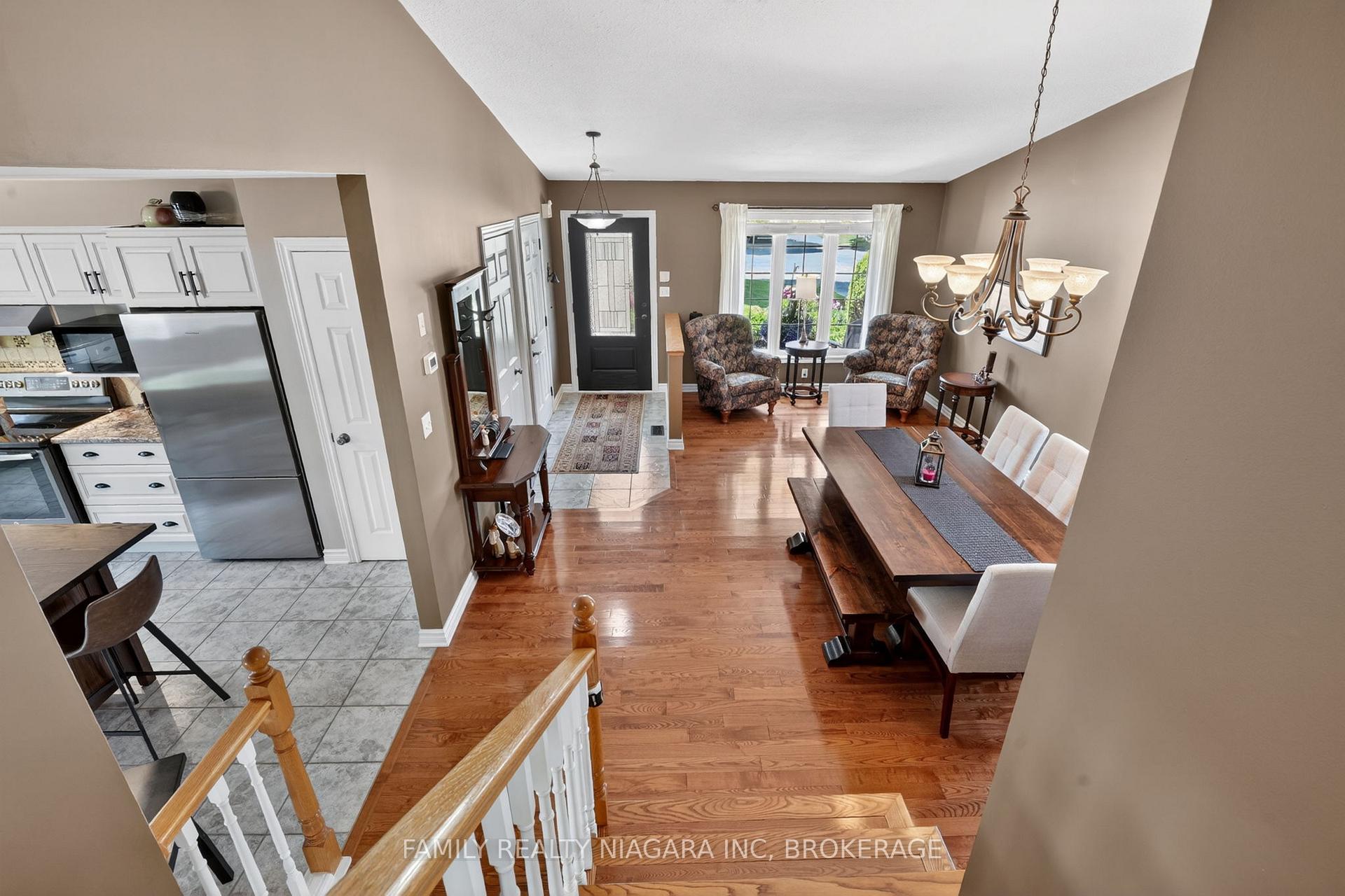 Photo 16 of 7558 Canterbury Crescent, Niagara Falls, Mt. Carmel — HOMEH