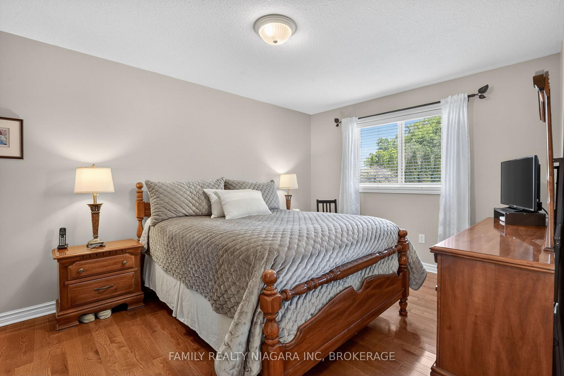 Photo 19 of 7558 Canterbury Crescent, Niagara Falls, Mt. Carmel — HOMEH