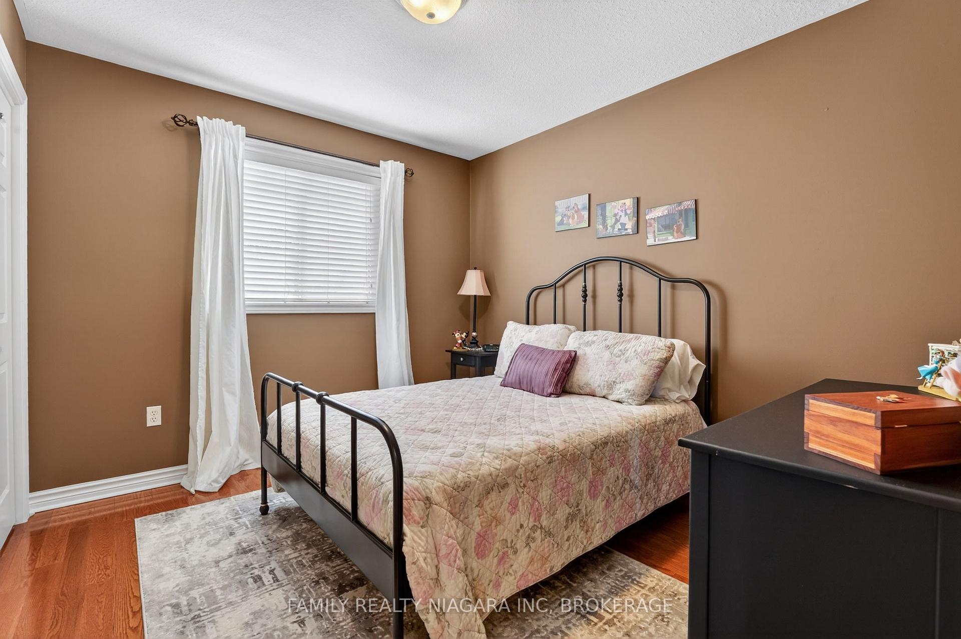 Photo 21 of 7558 Canterbury Crescent, Niagara Falls, Mt. Carmel — HOMEH