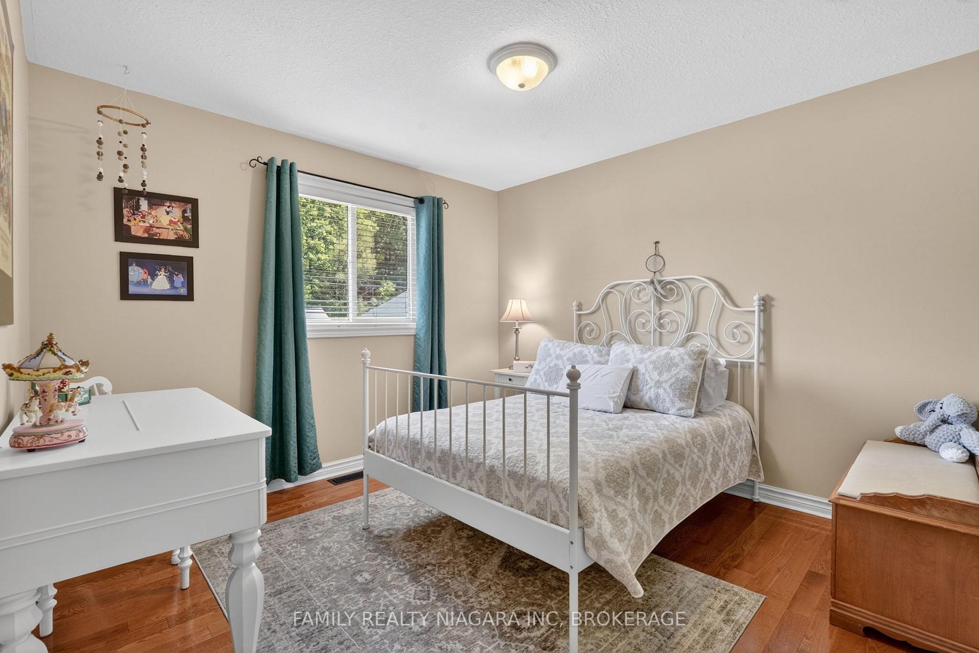 Photo 22 of 7558 Canterbury Crescent, Niagara Falls, Mt. Carmel — HOMEH