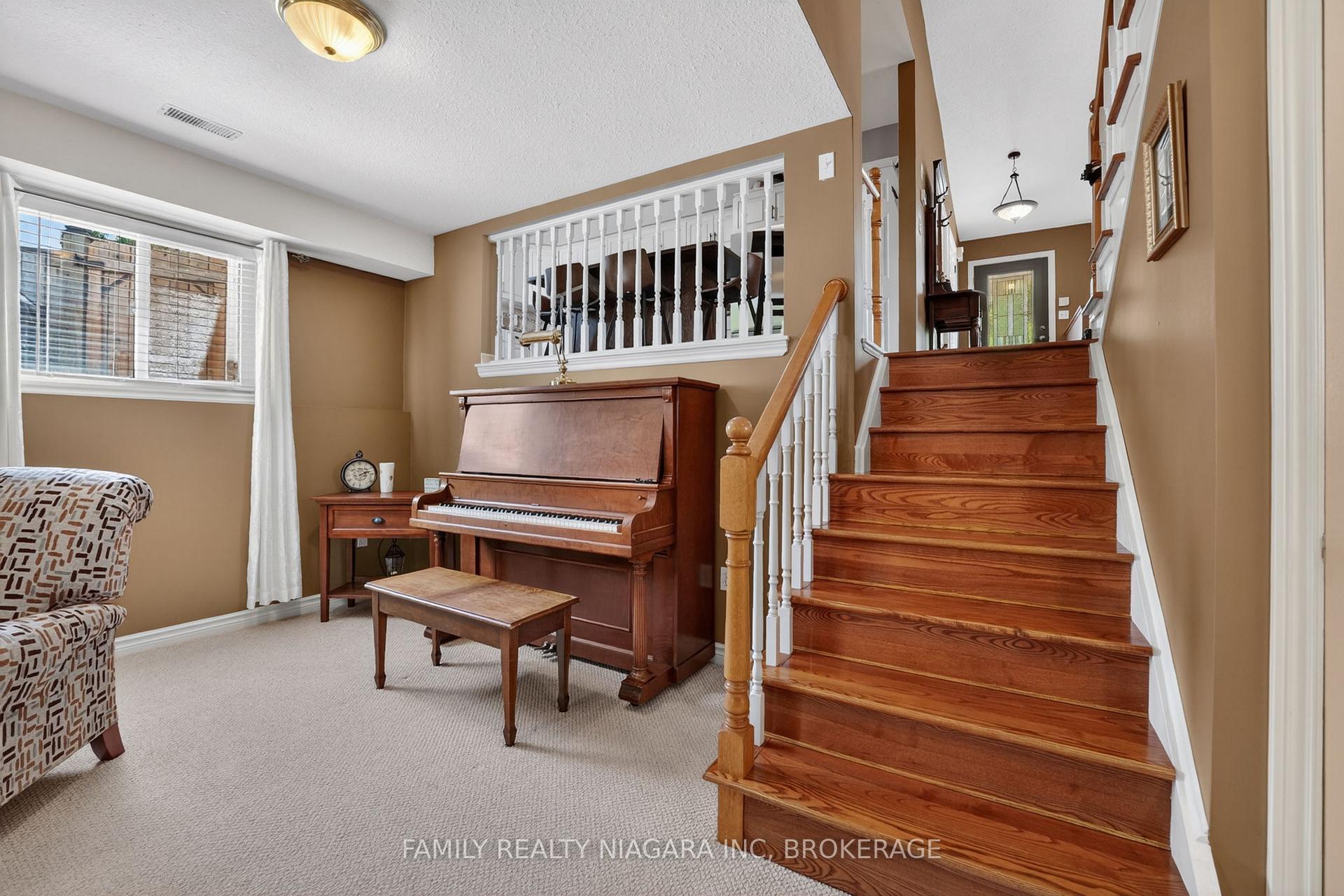 Photo 24 of 7558 Canterbury Crescent, Niagara Falls, Mt. Carmel — HOMEH