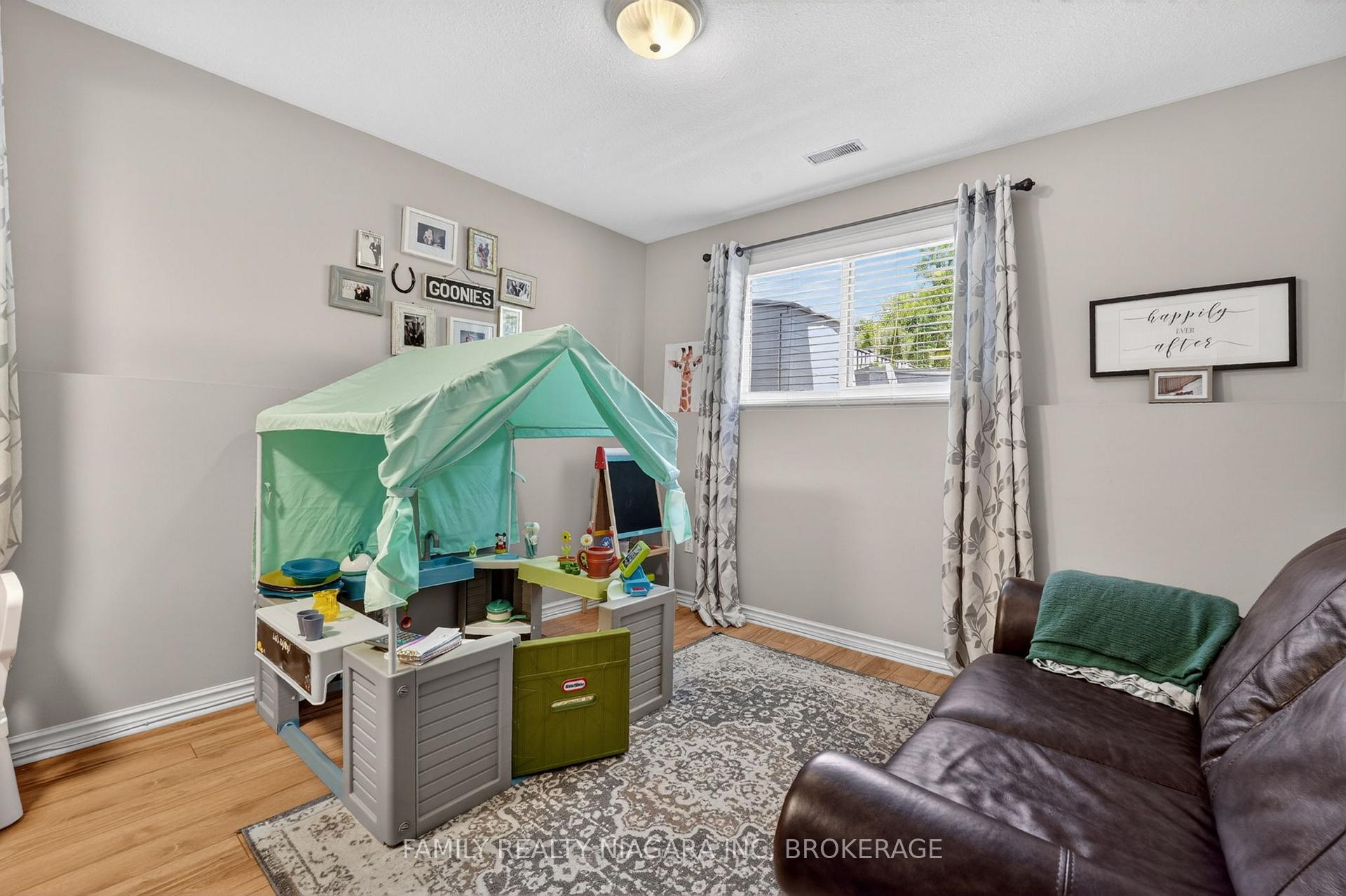 Photo 30 of 7558 Canterbury Crescent, Niagara Falls, Mt. Carmel — HOMEH
