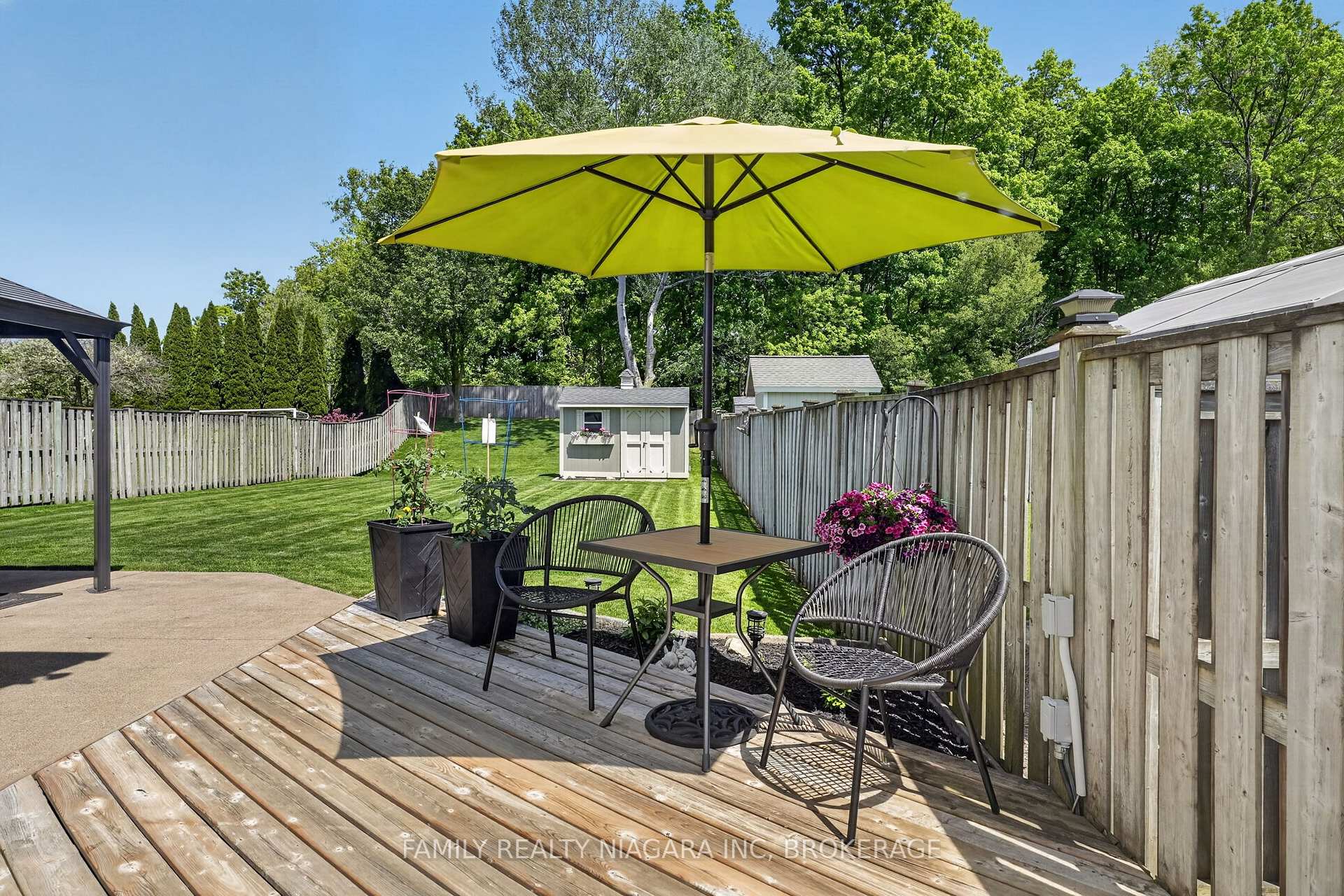 Photo 35 of 7558 Canterbury Crescent, Niagara Falls, Mt. Carmel — HOMEH