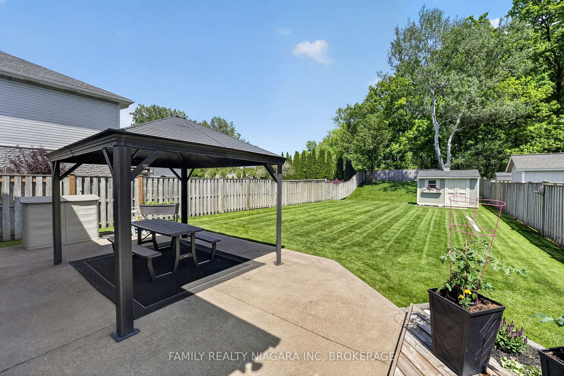 Photo 36 of 7558 Canterbury Crescent, Niagara Falls, Mt. Carmel — HOMEH