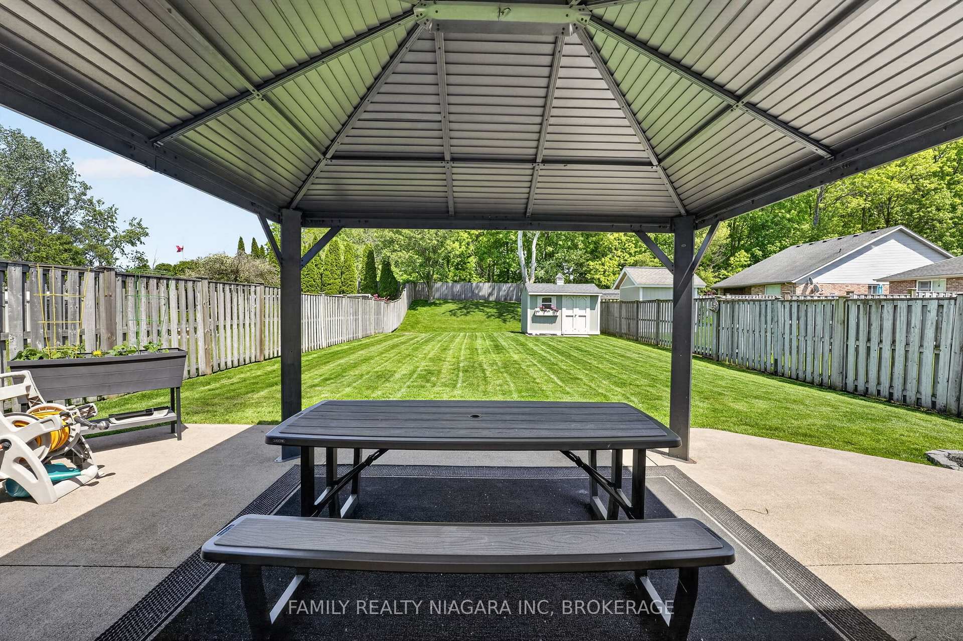 Photo 37 of 7558 Canterbury Crescent, Niagara Falls, Mt. Carmel — HOMEH