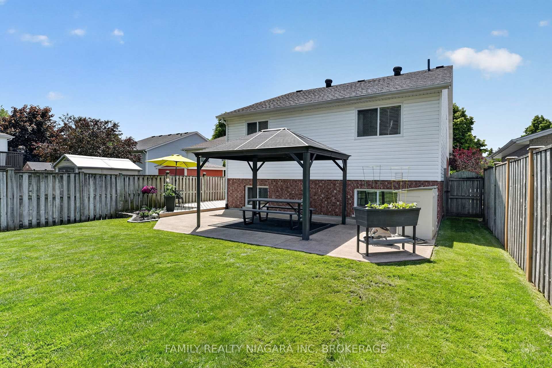 Photo 38 of 7558 Canterbury Crescent, Niagara Falls, Mt. Carmel — HOMEH