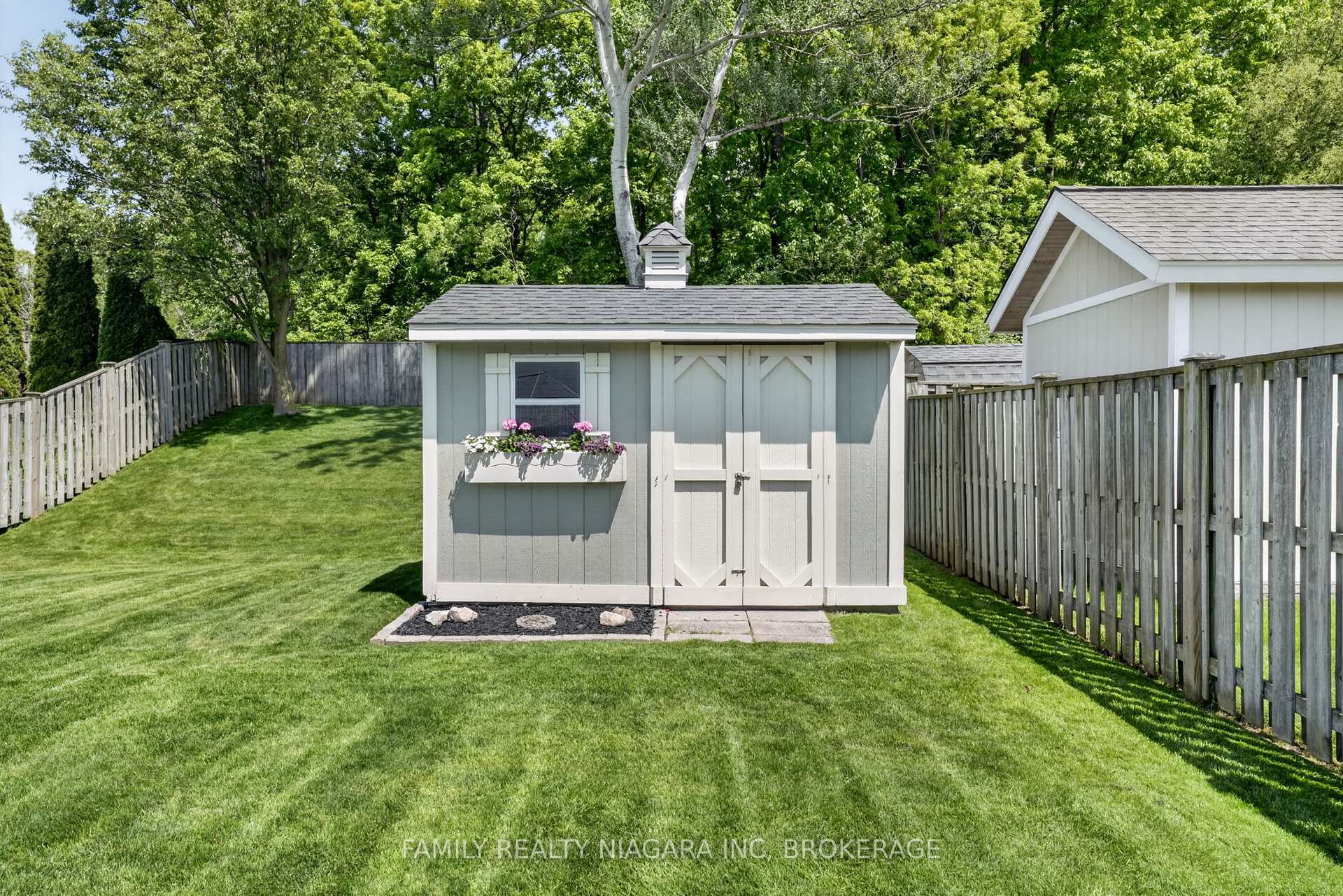Photo 40 of 7558 Canterbury Crescent, Niagara Falls, Mt. Carmel — HOMEH