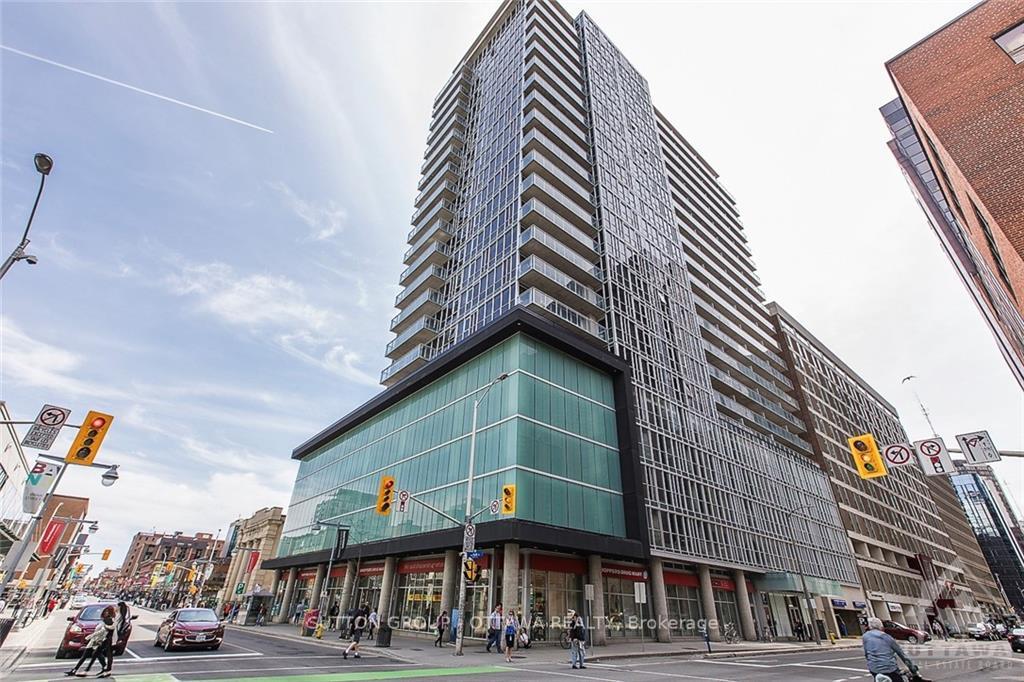 Front of Unit 1404, 324 Laurier Avenue W
