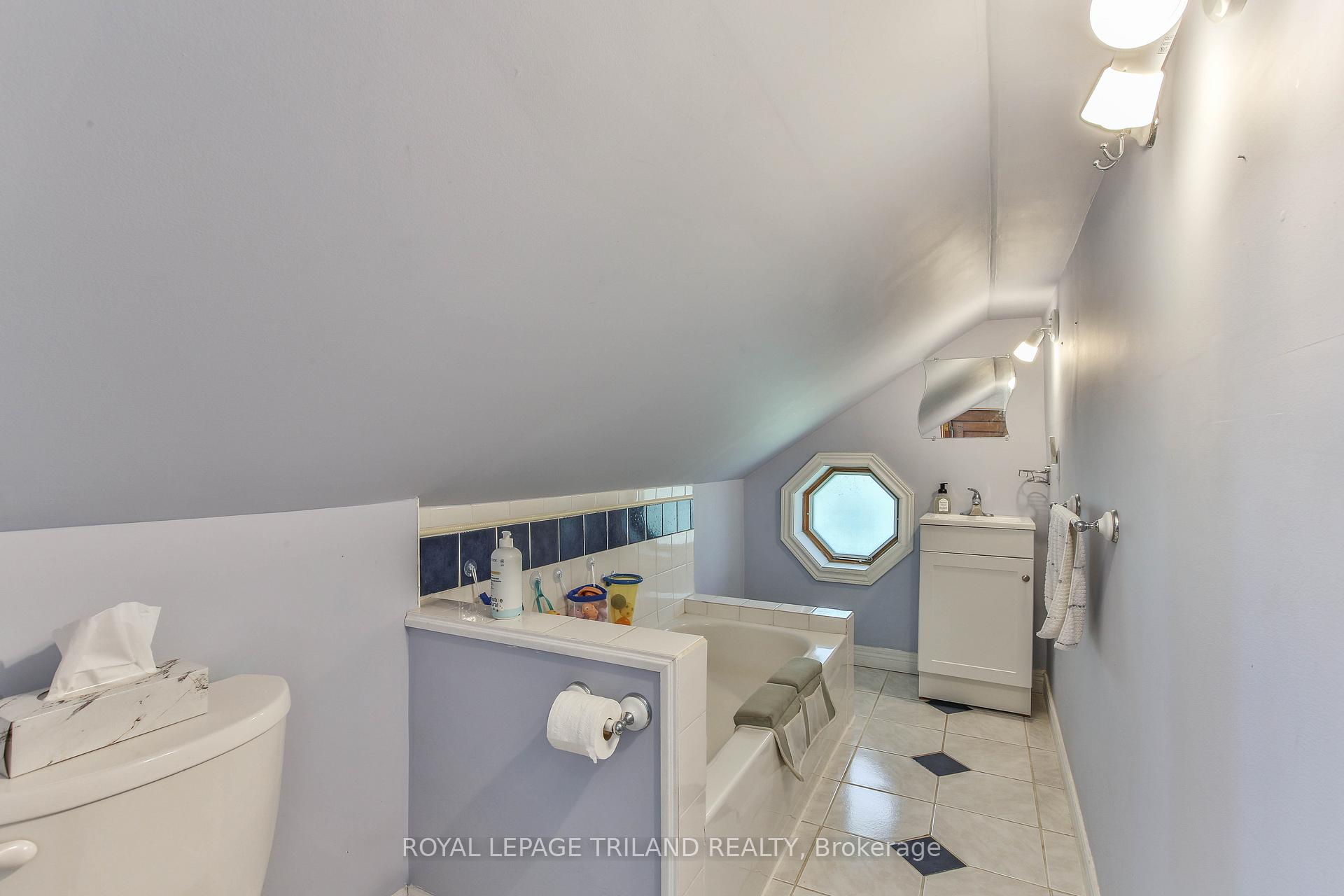 Photo 24 of 415 Main Street E, Norwich, Springford — HOMEH