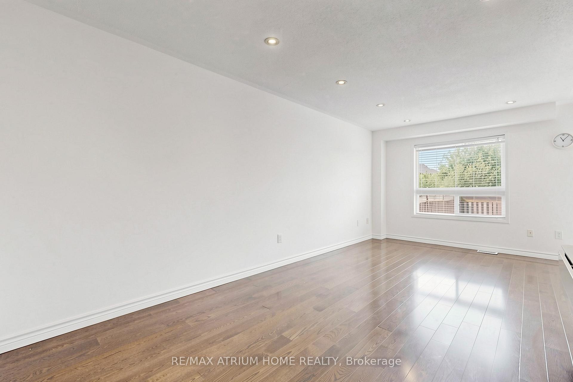 Photo 3 of 3077 Hawktail Crescent, Mississauga, Churchill Meadows — HOMEH