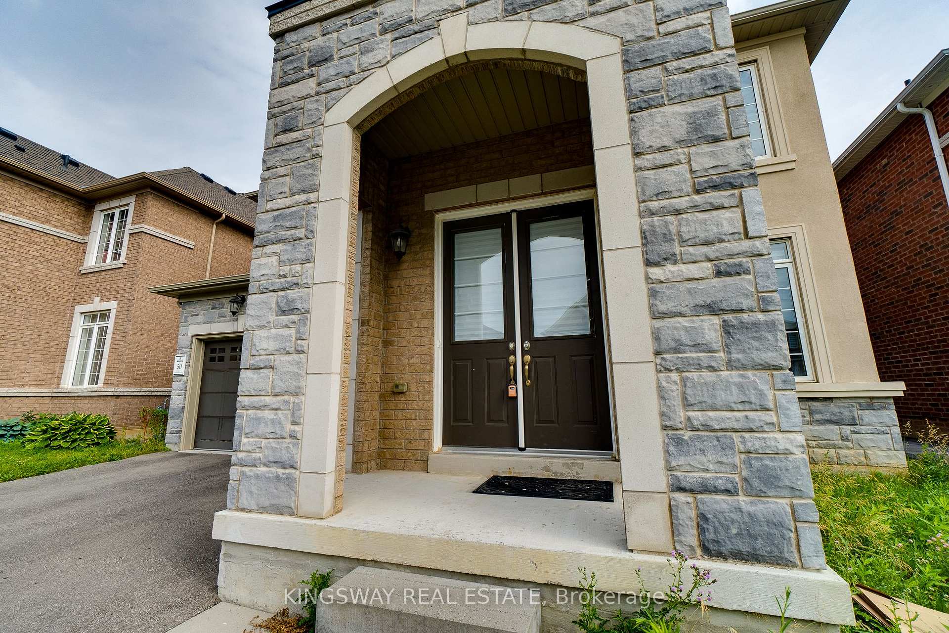 Photo 3 of 177 Whittington Drive, Hamilton, Meadowlands — HOMEH