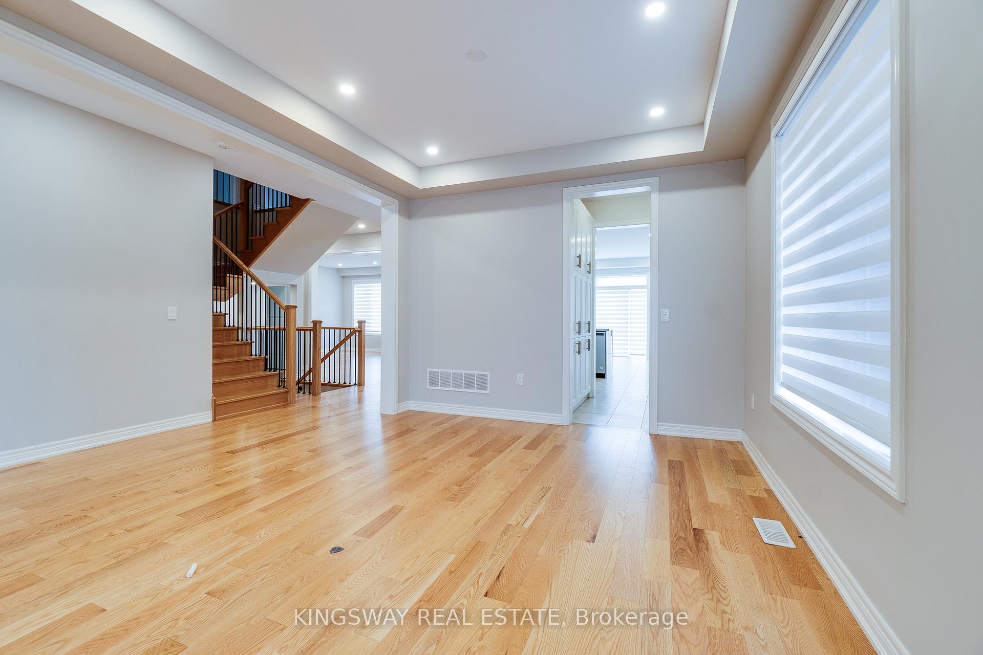 Photo 11 of 177 Whittington Drive, Hamilton, Meadowlands — HOMEH