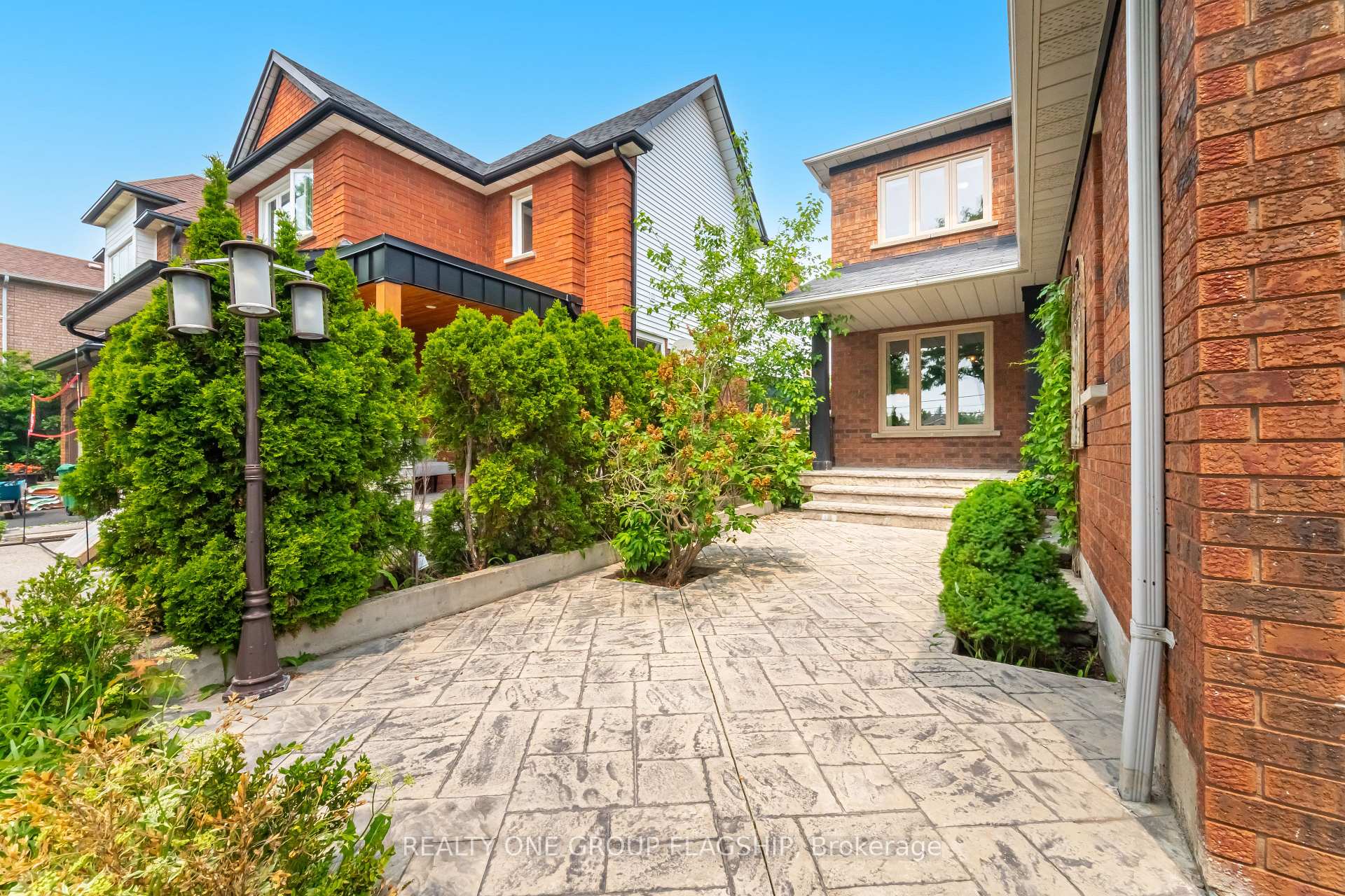 Photo 7 of 7267 Windbreak Court, Mississauga, Meadowvale — HOMEH