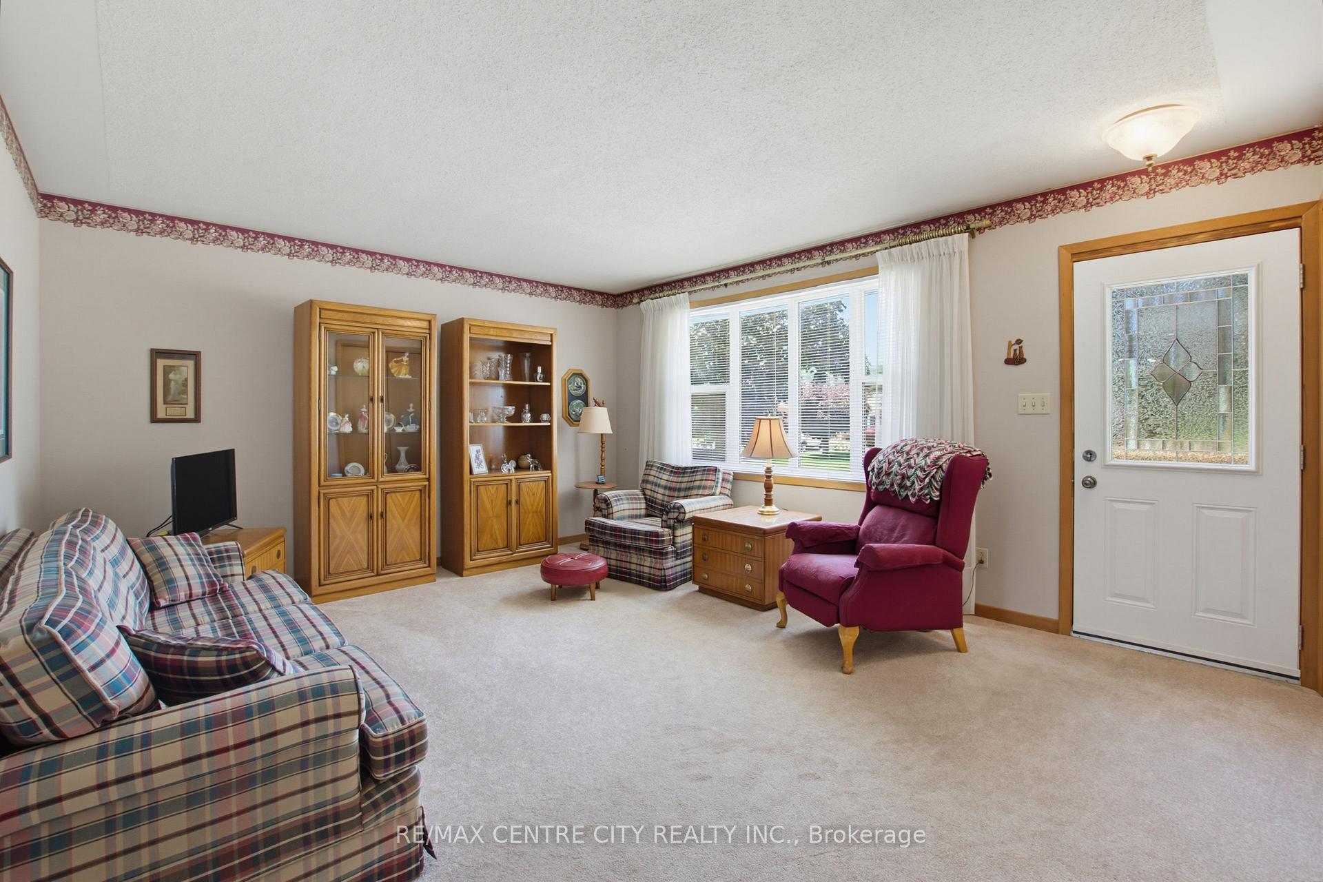 Photo 9 of 89 Butler Drive S, St. Thomas — HOMEH