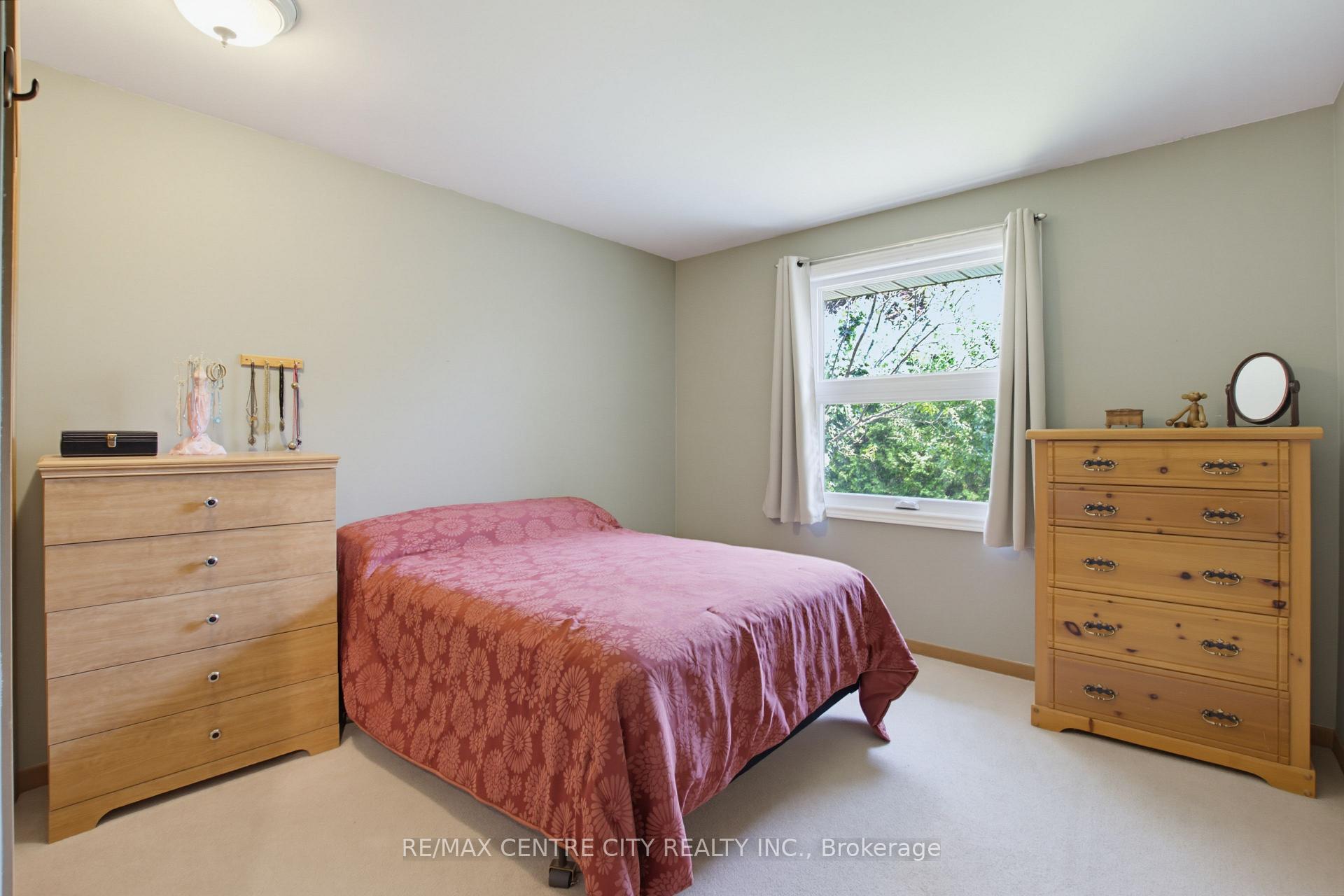 Photo 21 of 89 Butler Drive S, St. Thomas — HOMEH