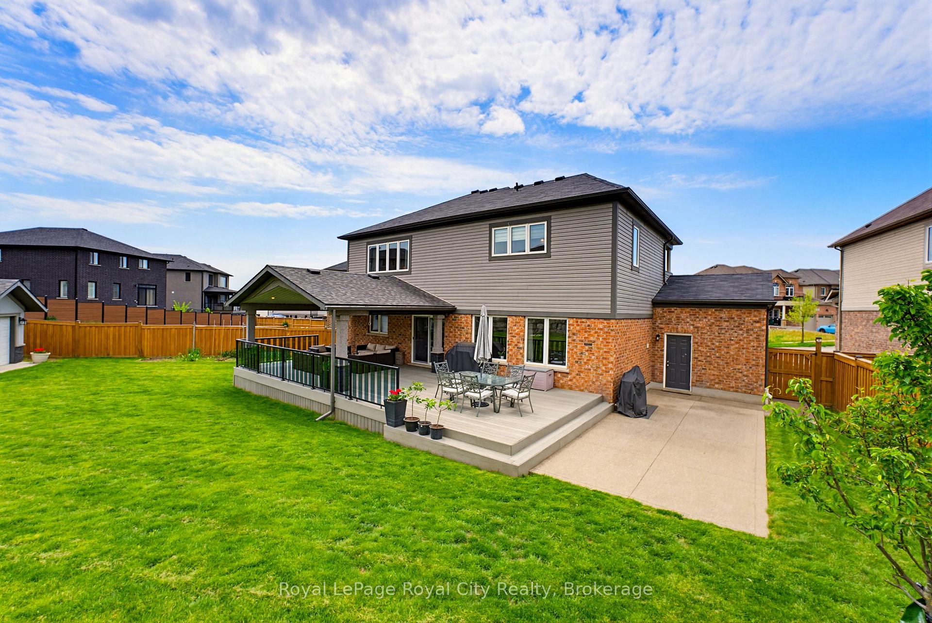 Photo 3 of 31 Wetland Way, Kitchener, Doon South — HOMEH