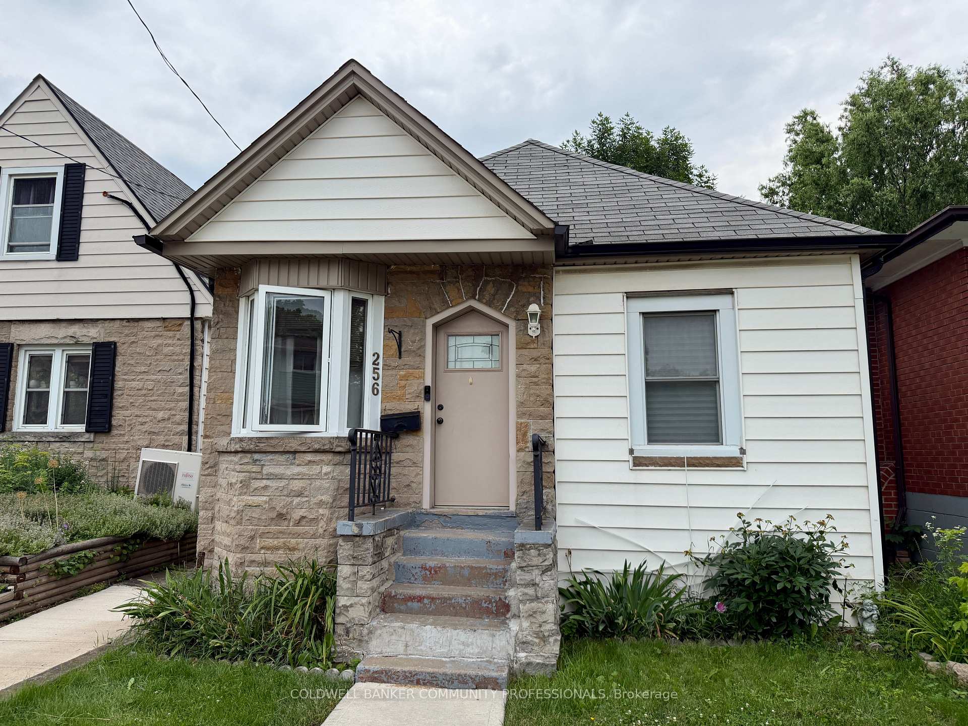 Photo 1 of 256 Fairfield Avenue, Hamilton, Homeside — HOMEH