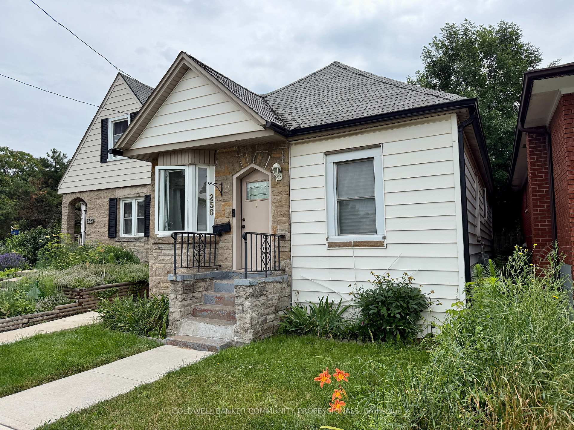 Photo 2 of 256 Fairfield Avenue, Hamilton, Homeside — HOMEH