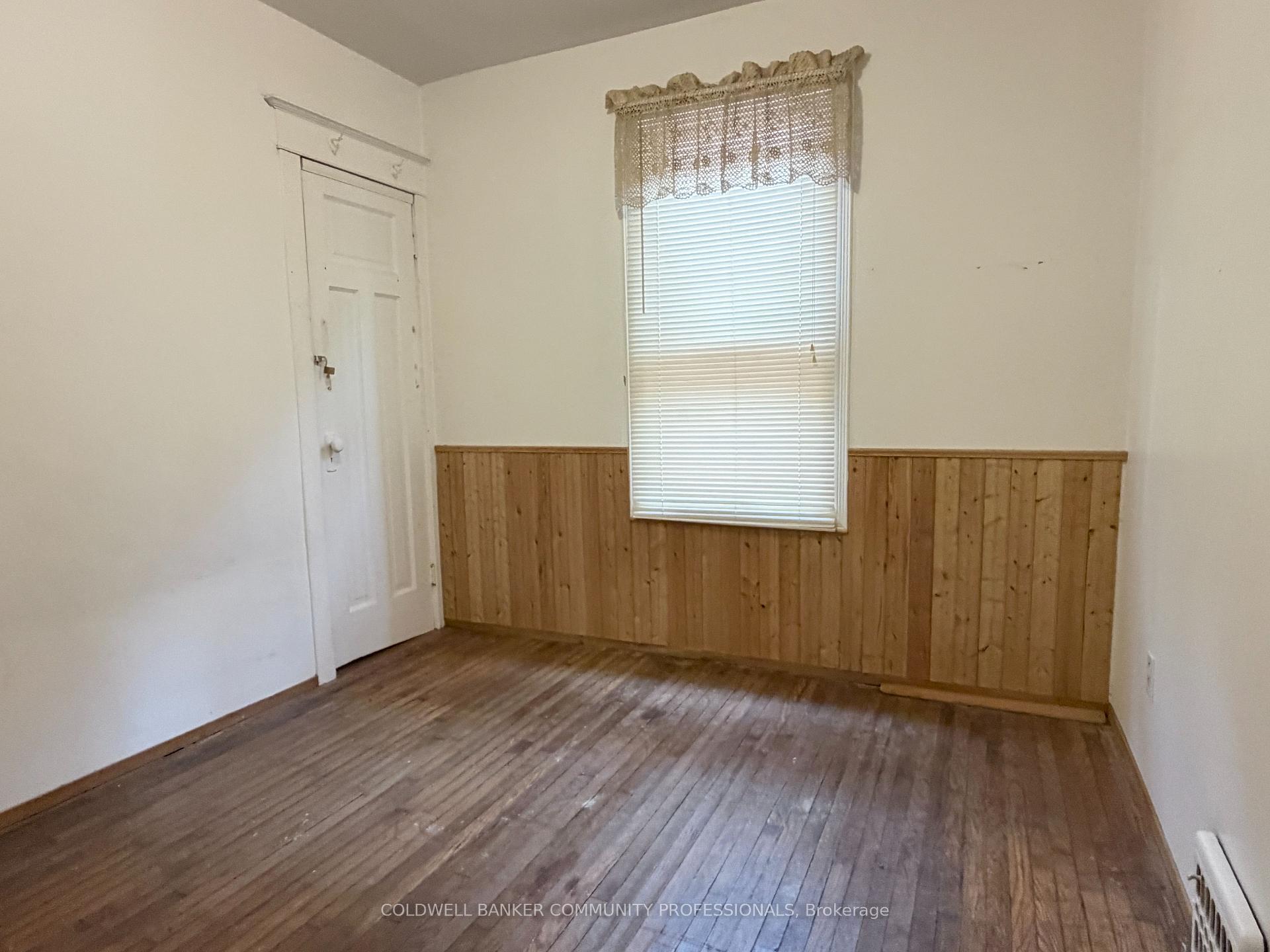 Photo 7 of 256 Fairfield Avenue, Hamilton, Homeside — HOMEH