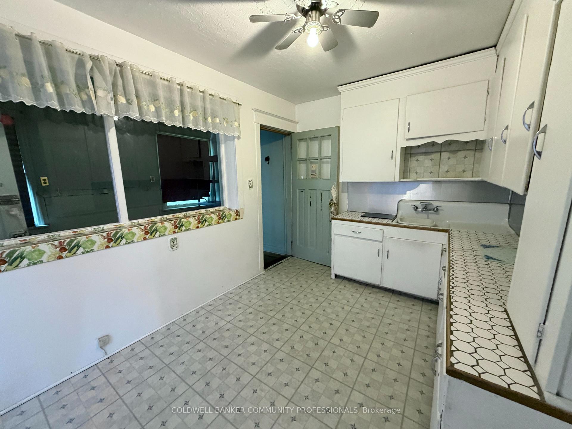 Photo 11 of 256 Fairfield Avenue, Hamilton, Homeside — HOMEH