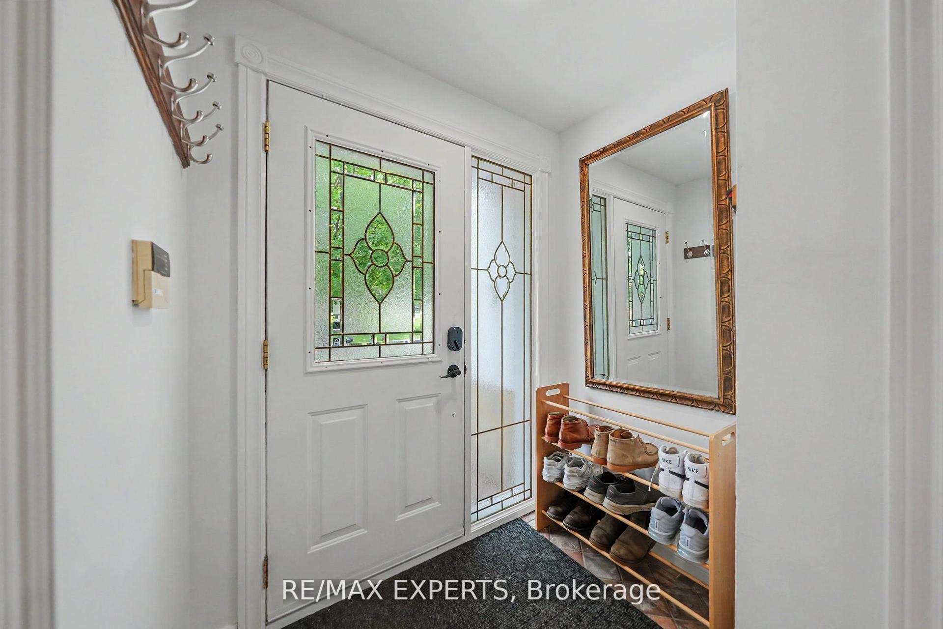 Photo 6 of 32 Oak Court, Aurora, Aurora Village — HOMEH