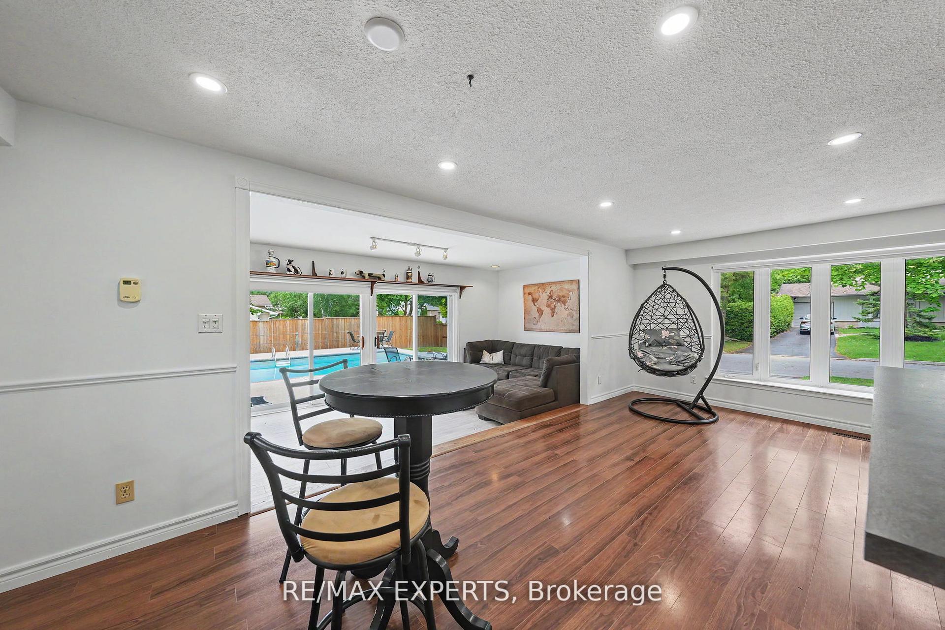Photo 14 of 32 Oak Court, Aurora, Aurora Village — HOMEH