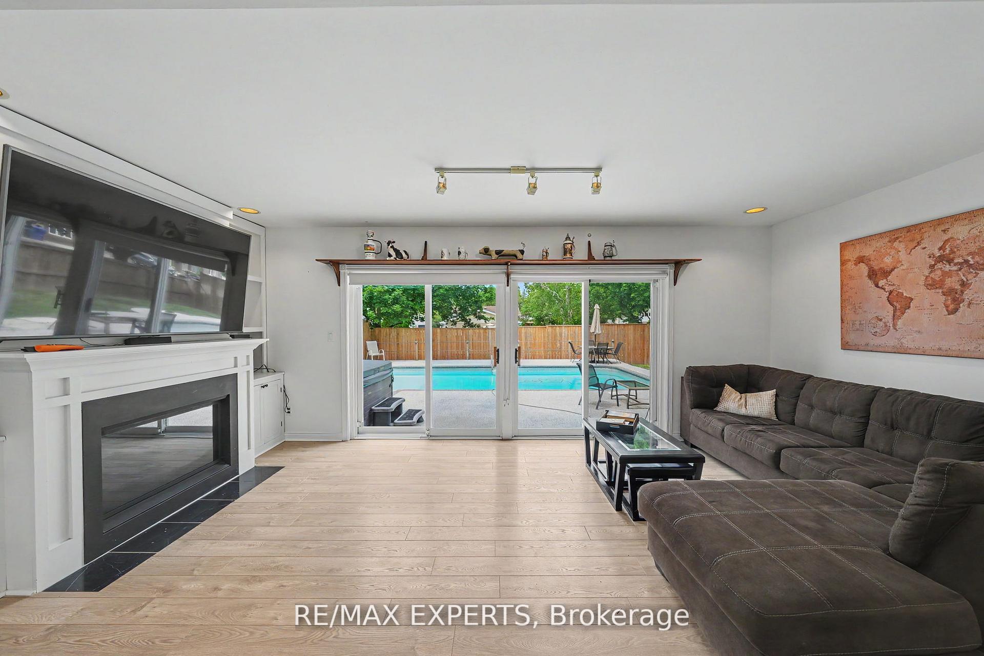 Photo 15 of 32 Oak Court, Aurora, Aurora Village — HOMEH