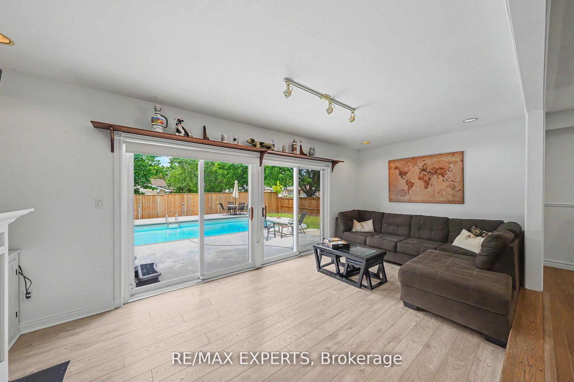 Photo 16 of 32 Oak Court, Aurora, Aurora Village — HOMEH