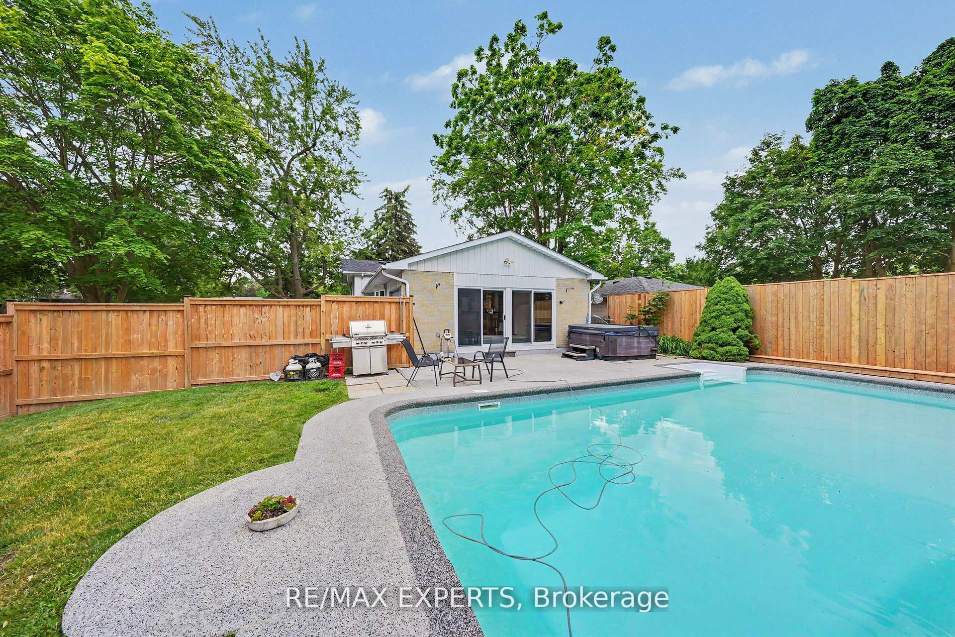 Photo 33 of 32 Oak Court, Aurora, Aurora Village — HOMEH