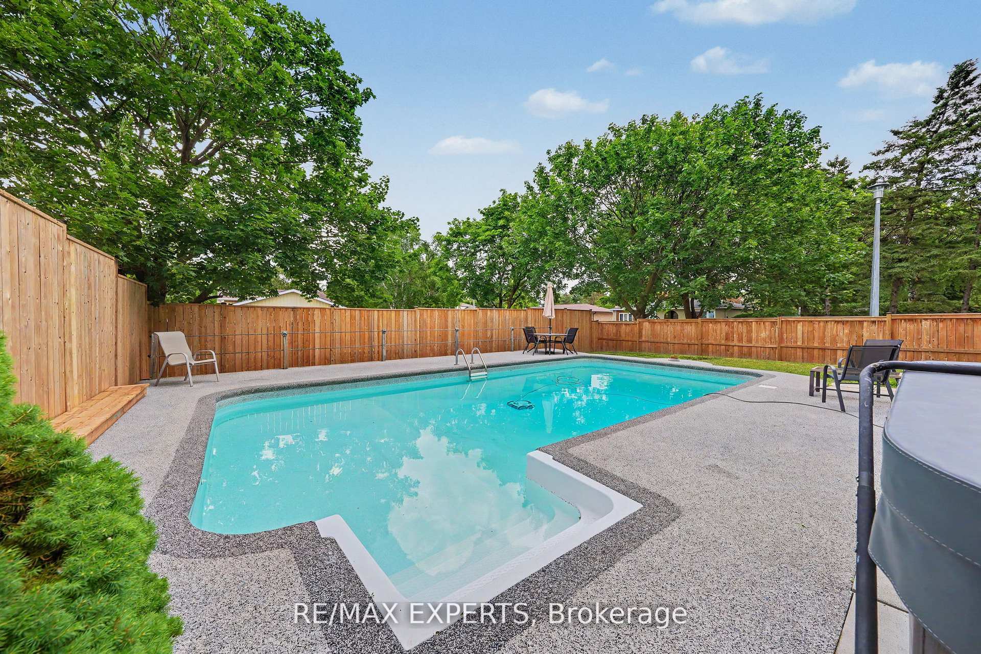 Photo 36 of 32 Oak Court, Aurora, Aurora Village — HOMEH