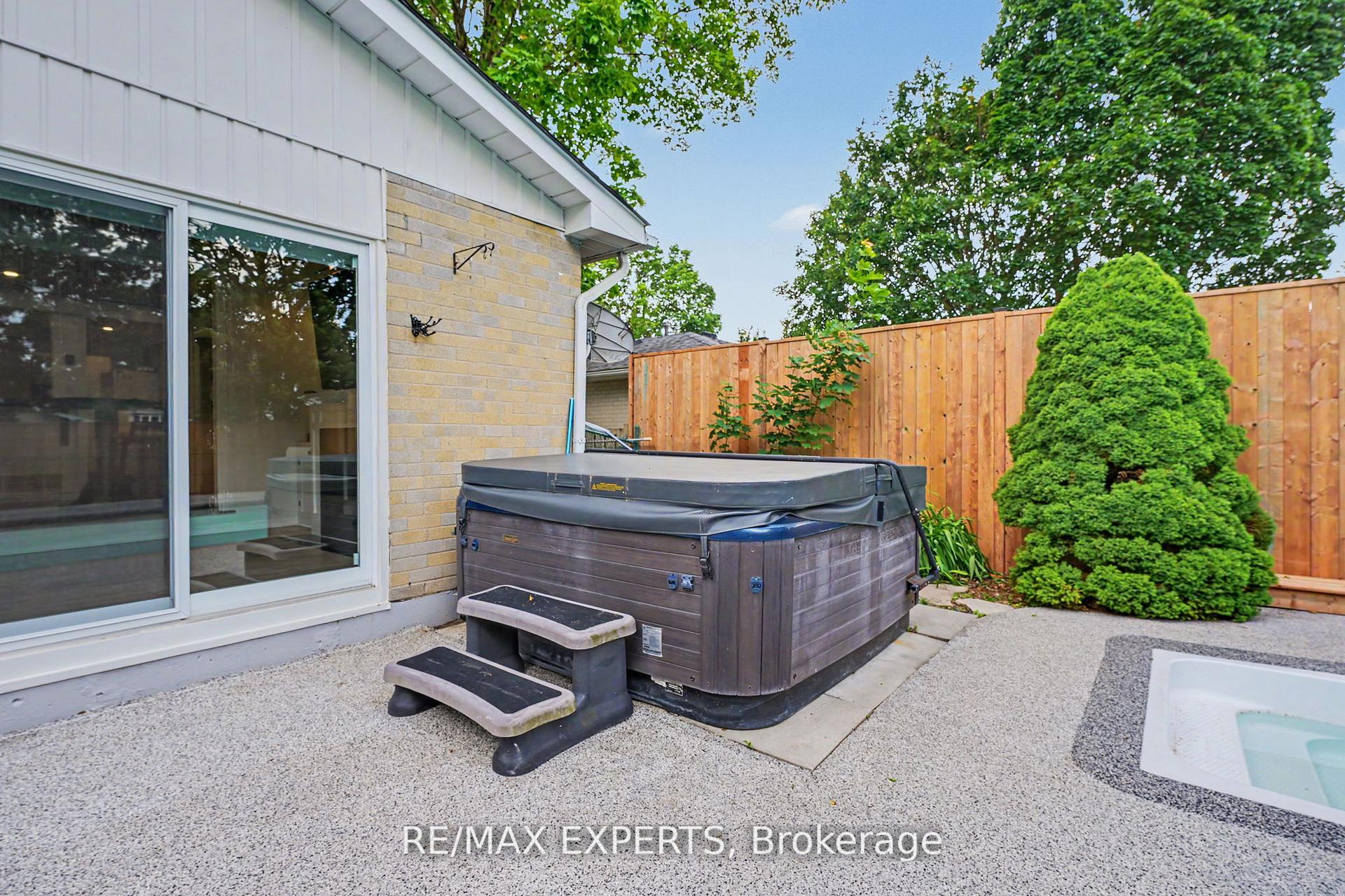 Photo 37 of 32 Oak Court, Aurora, Aurora Village — HOMEH